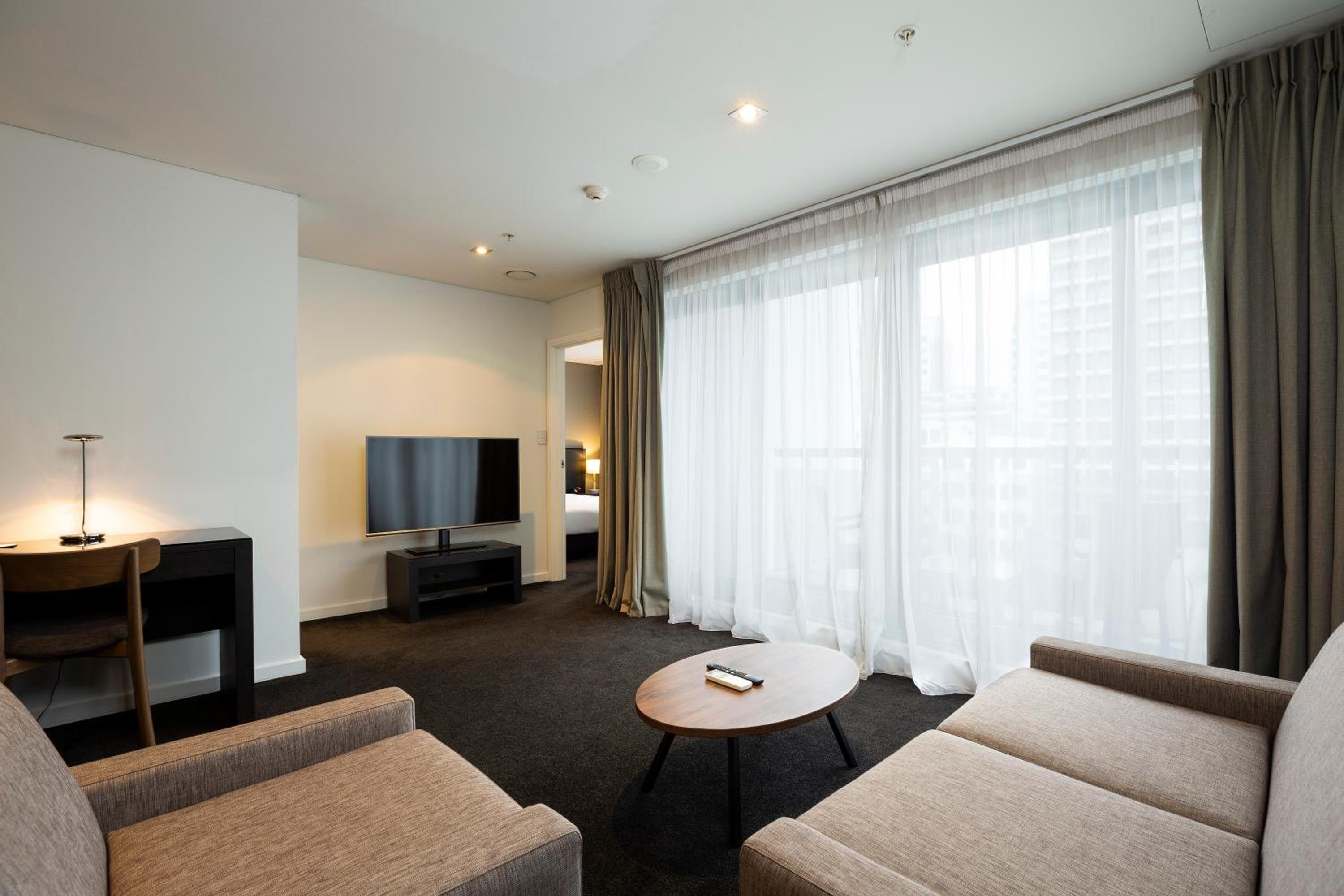 One-Bedroom Apartment - Photo 2