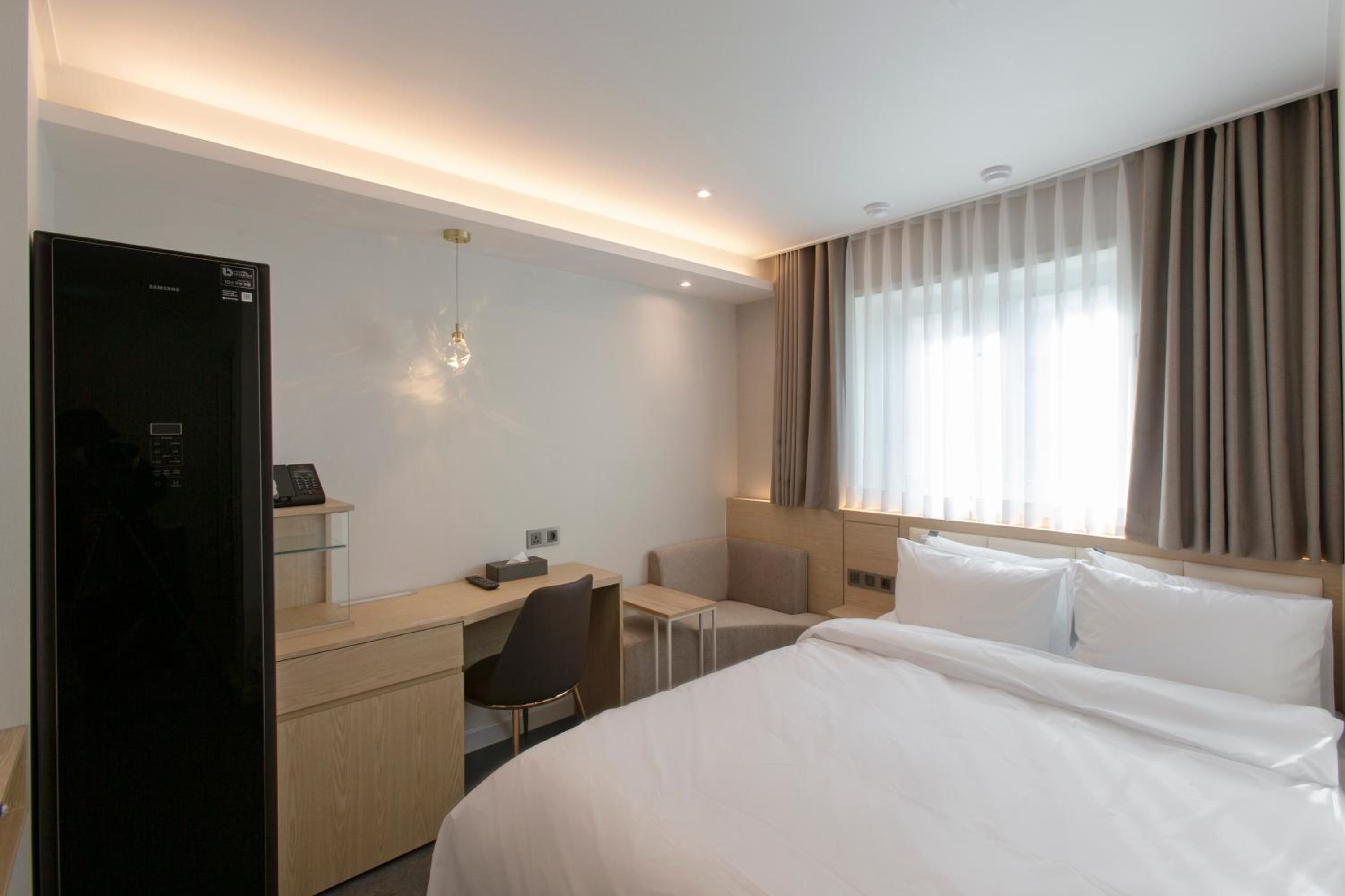 Standard Double Room - Photo 13