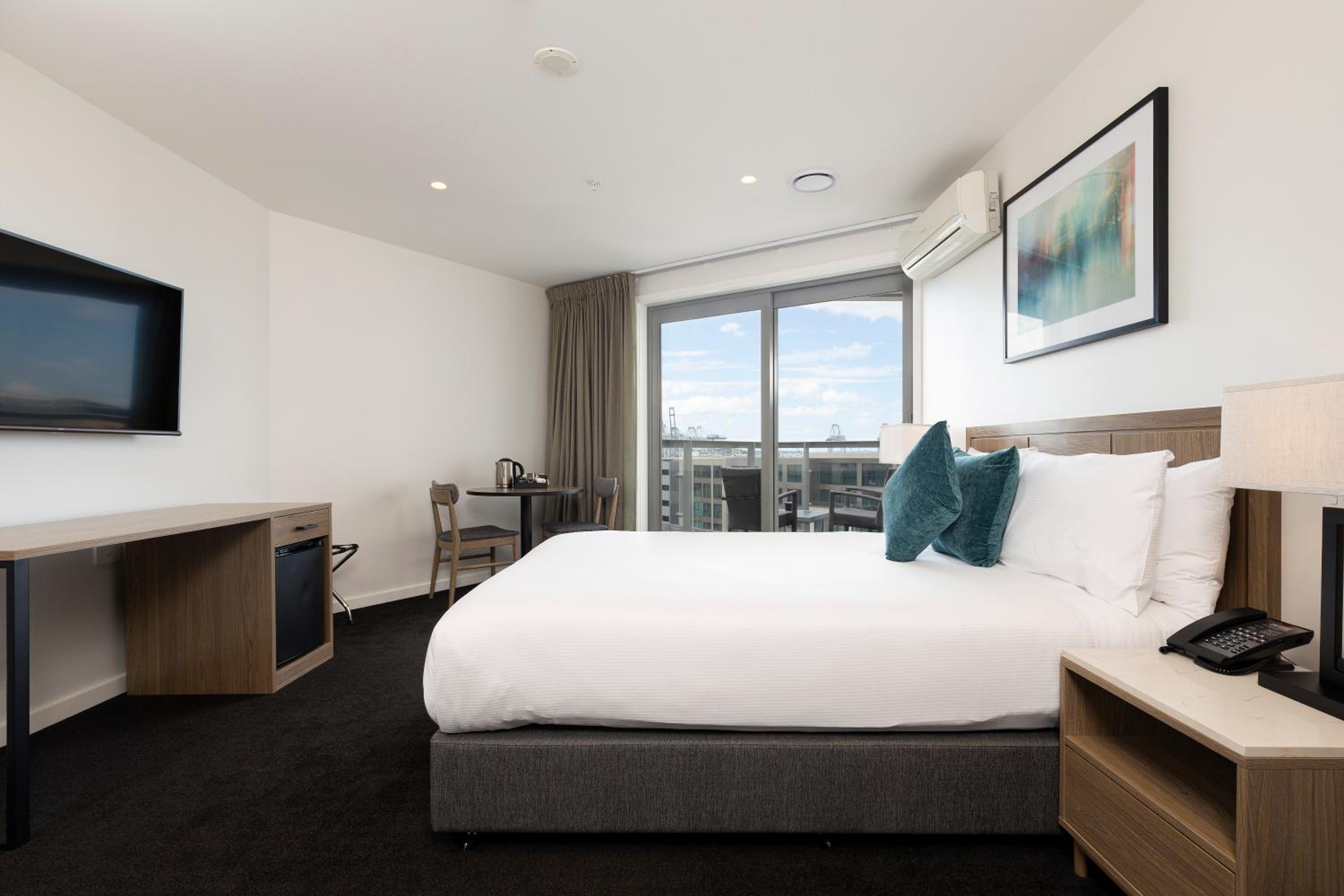 Deluxe Hotel Room with Balcony photo 1