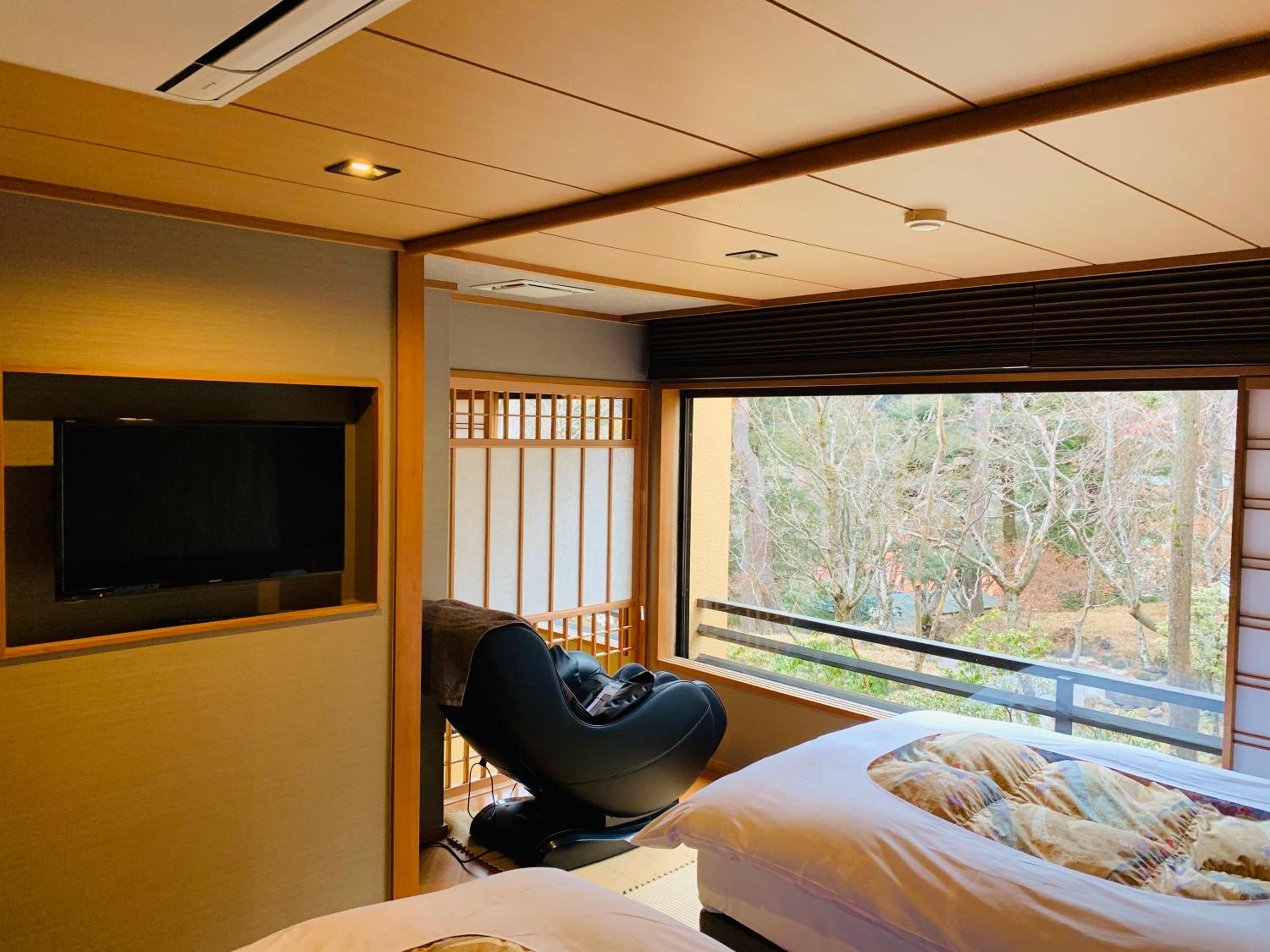 Deluxe Double Room with Bath thumbnail 5