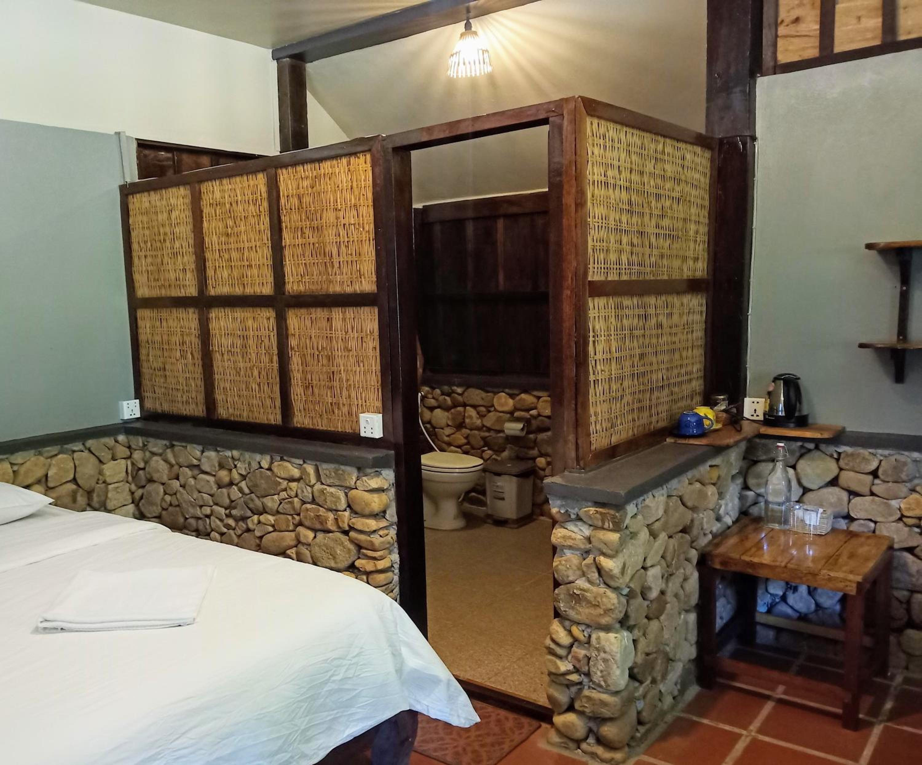 Superior Bungalow - Photo 3
