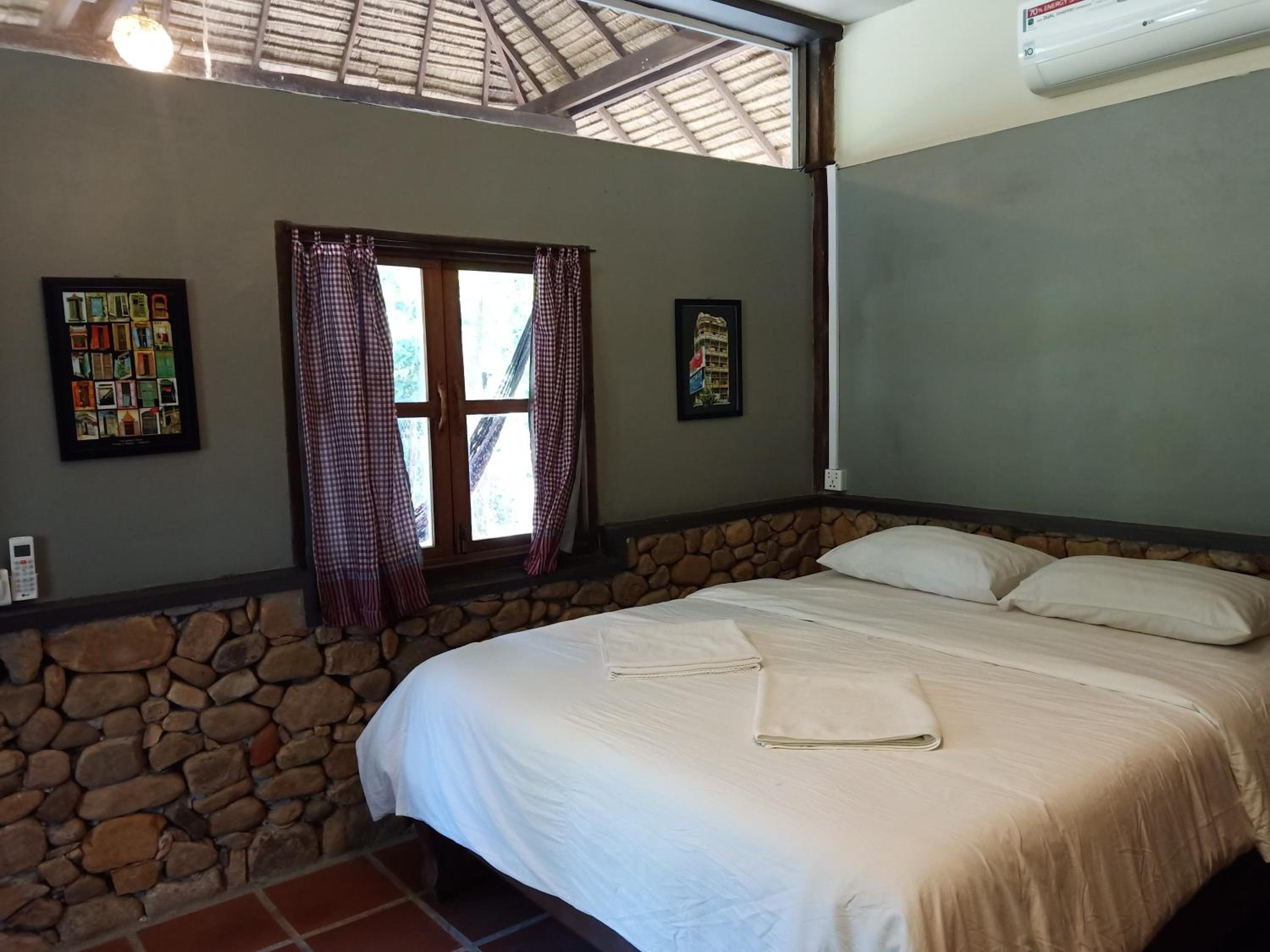Superior Bungalow - Photo 4