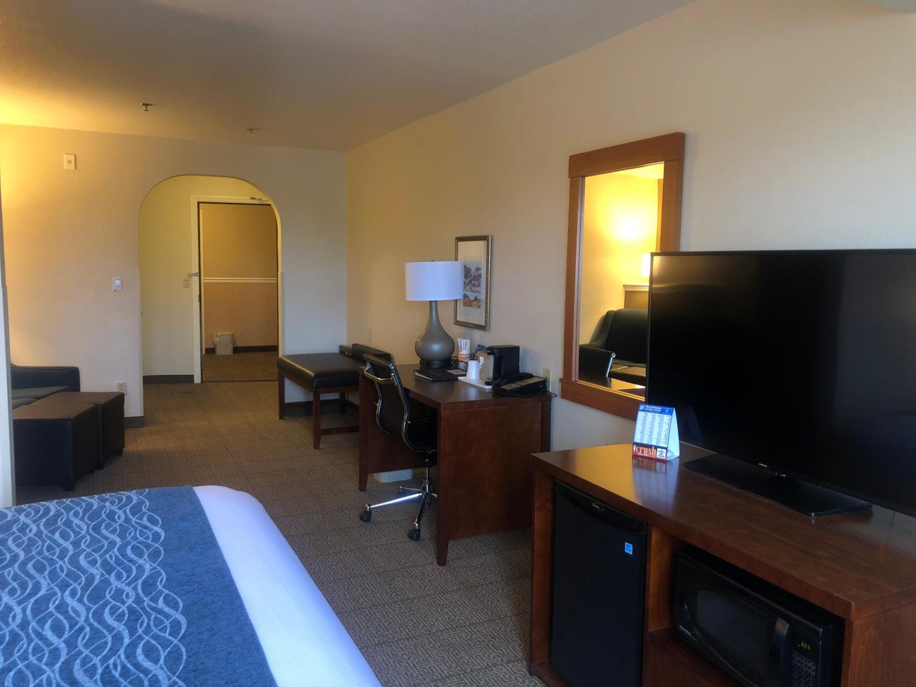 King Room (2 Adults) - Non-Smoking - Photo 3