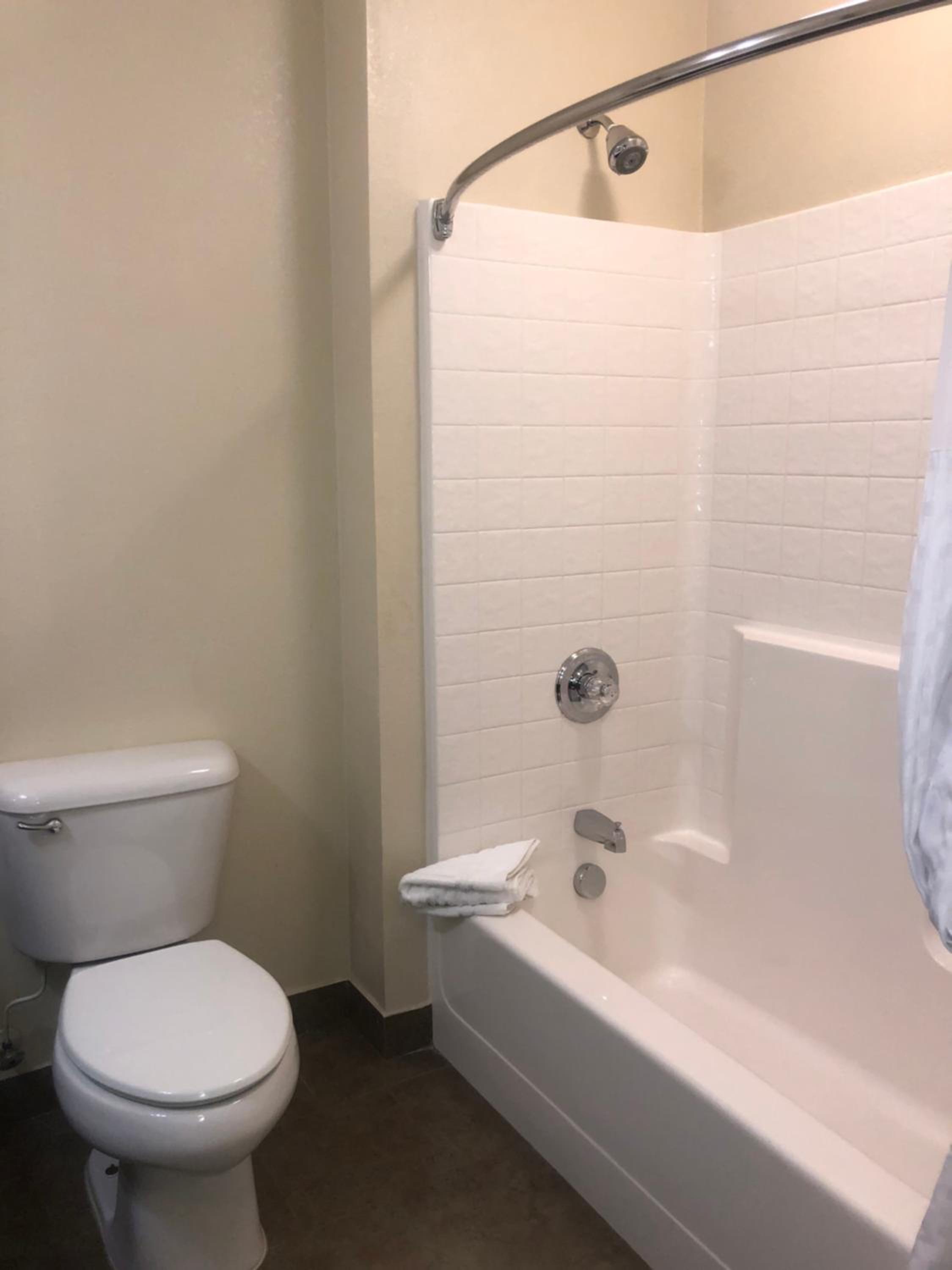 King Suite - Accessible/Non-Smoking - Photo 2