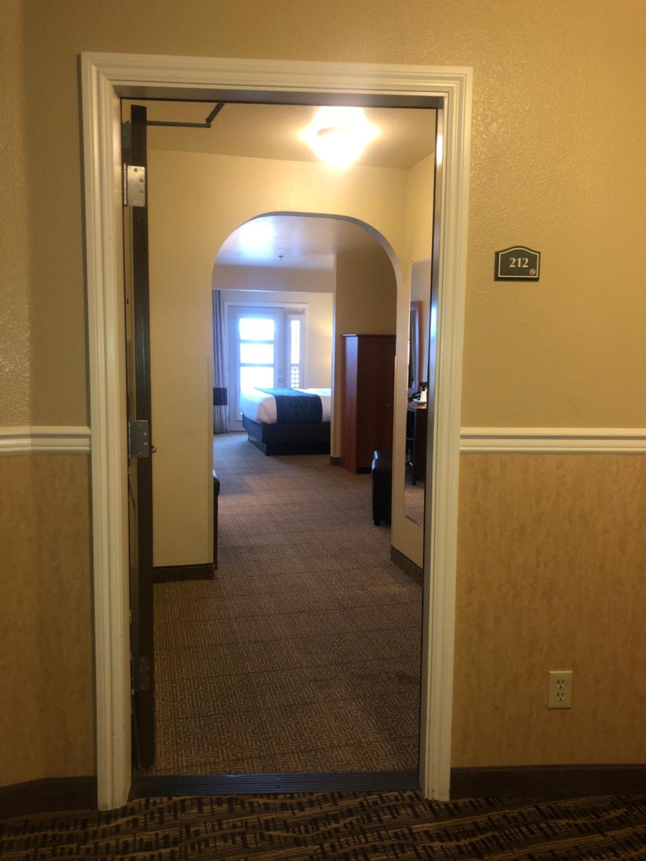 King Suite - Accessible/Non-Smoking - Photo 1