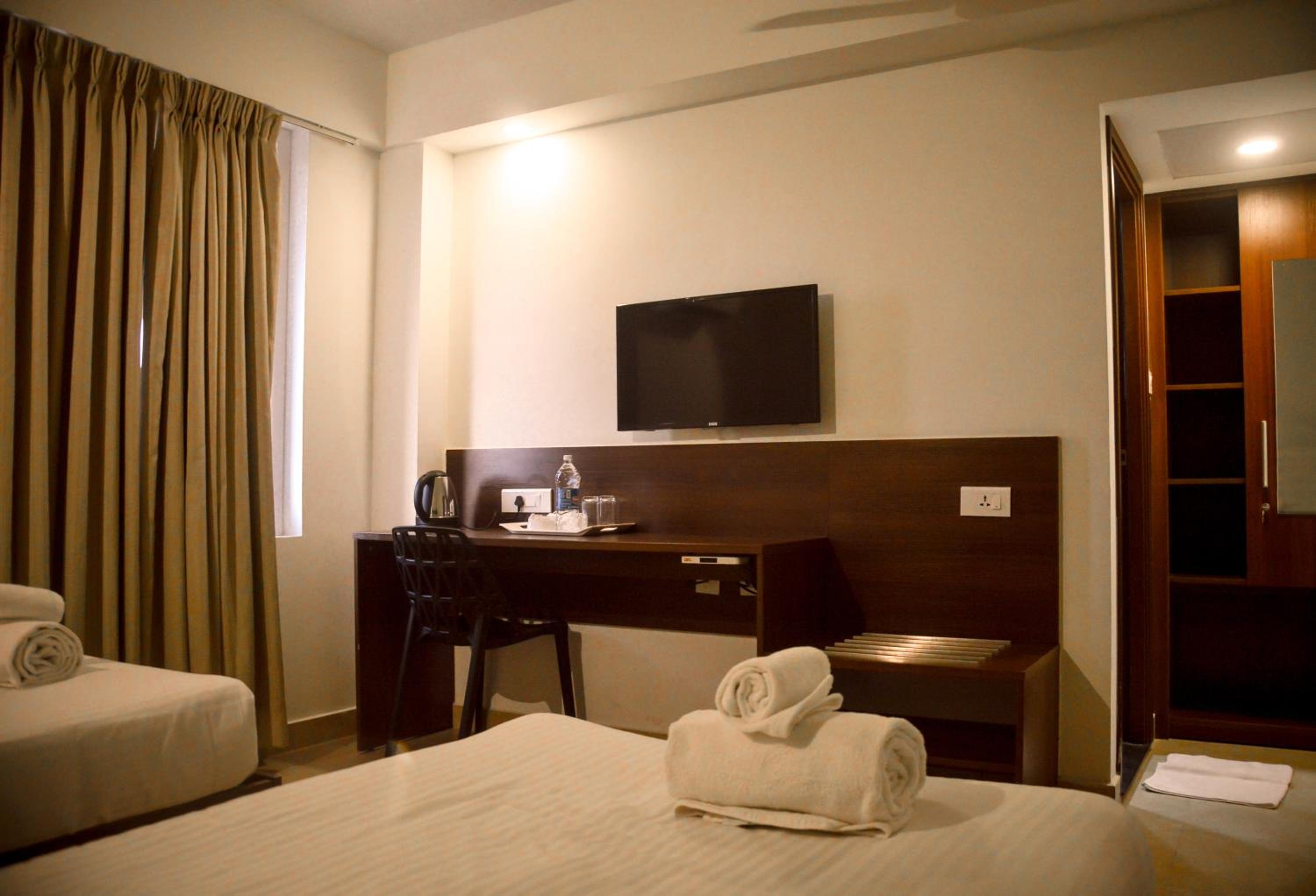 Standard Twin Room - Photo 6