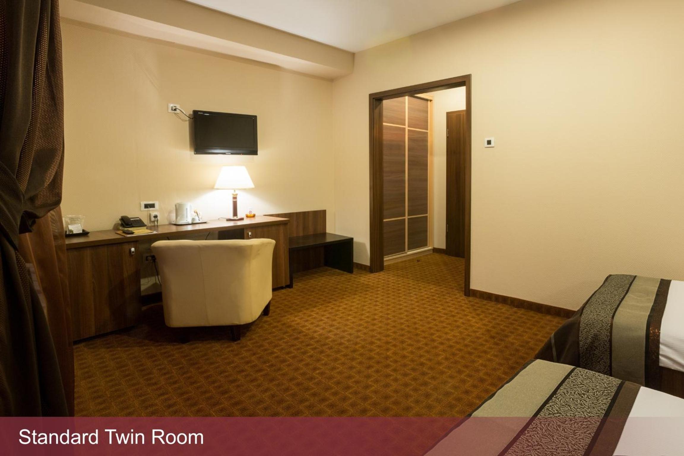 Superior Twin Room - Photo 6