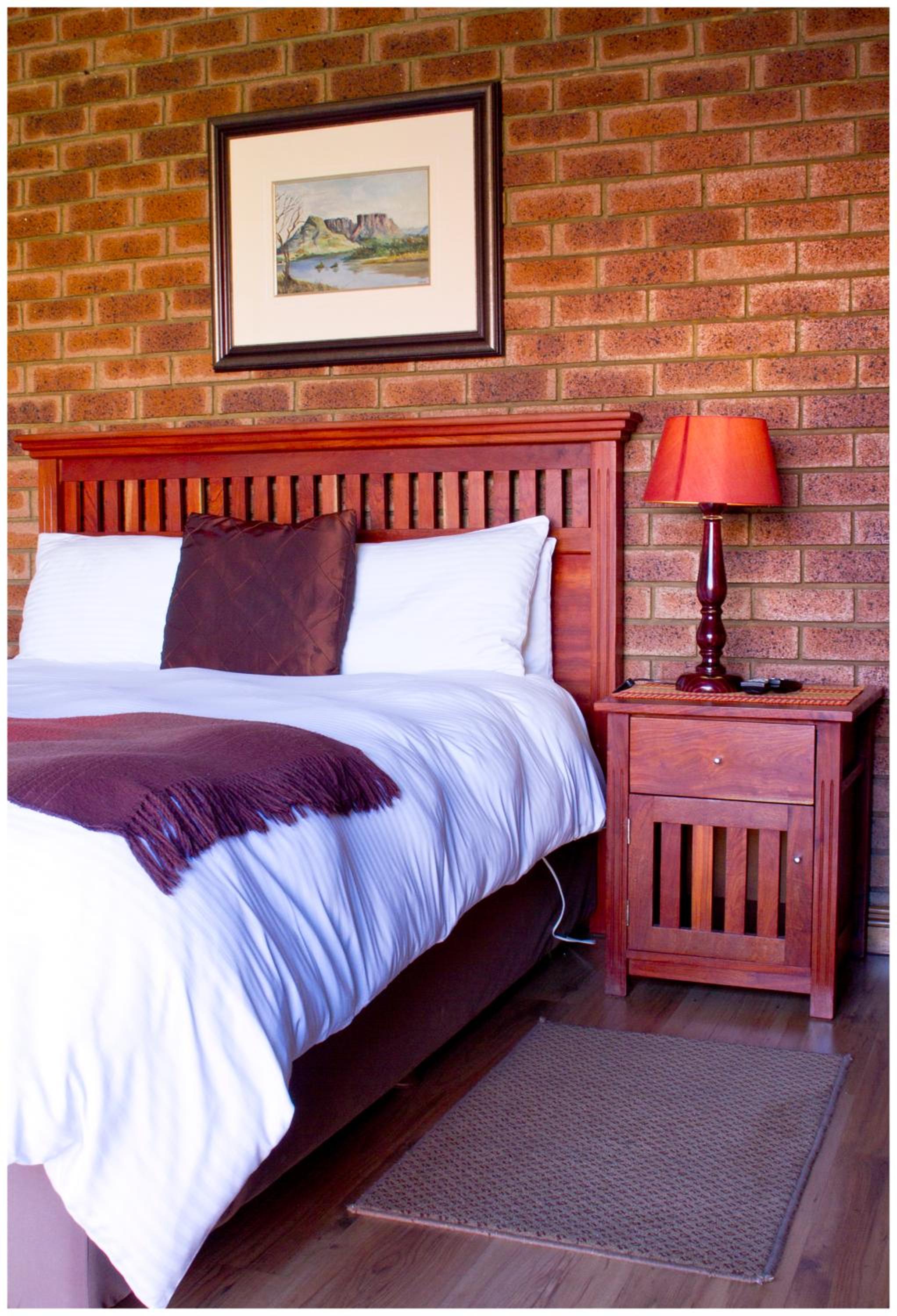 Deluxe Double Room with Bath - Photo 6