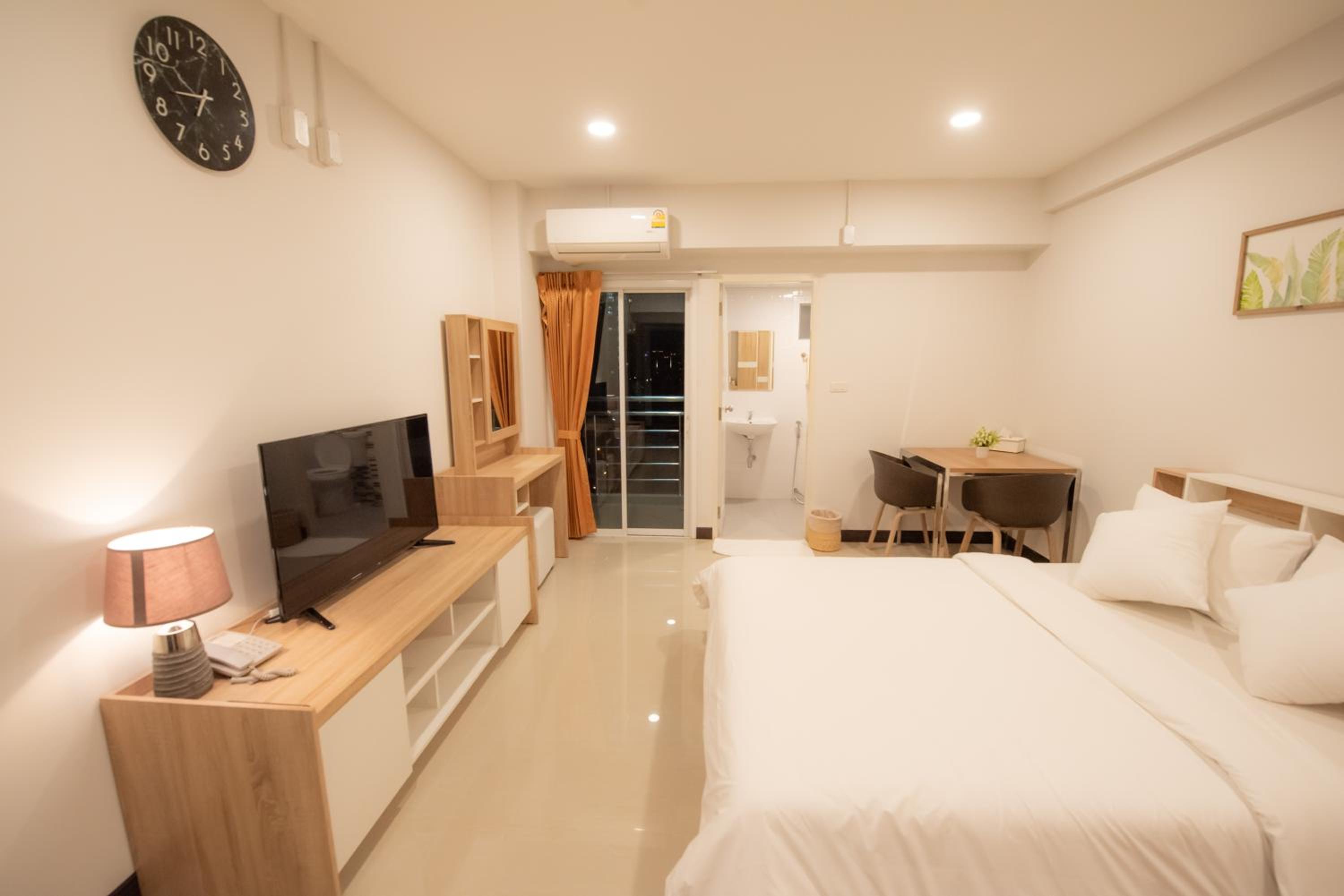 Suite with City View photo 3