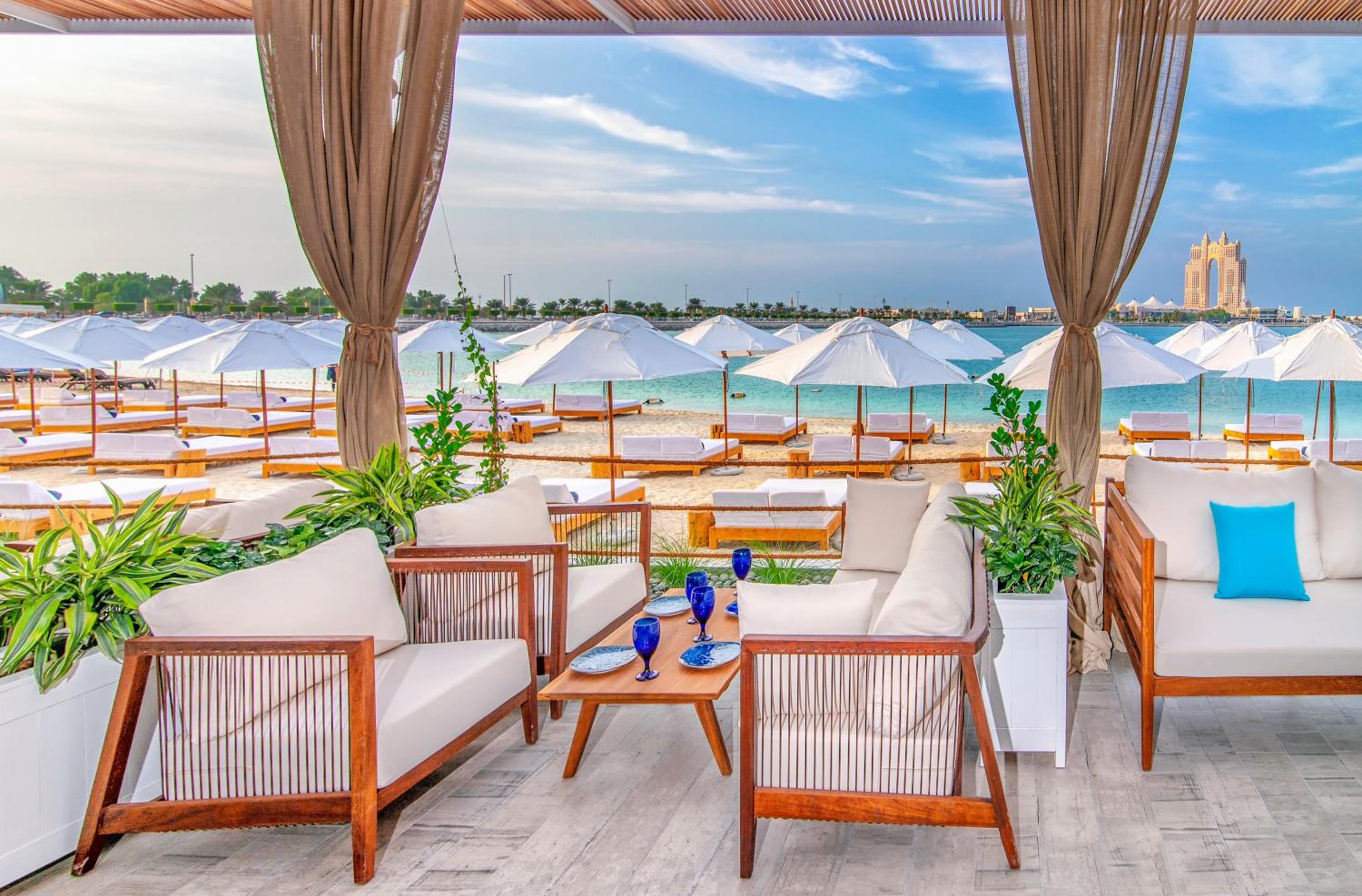 Superior Room Including Complimentary access to Surf Pool, Adventure Park, Wave Pool and Lazy River — photo 4