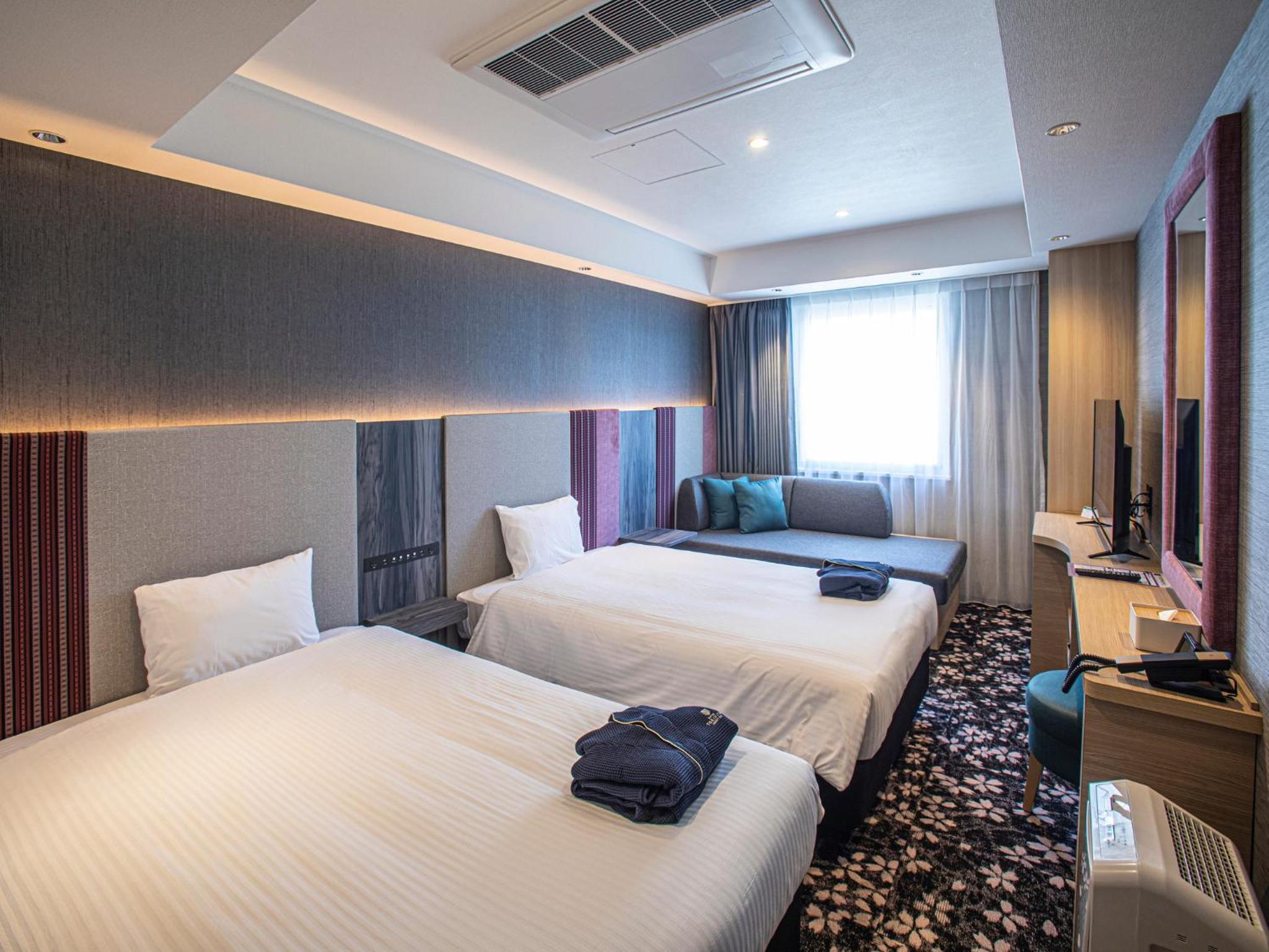 Twin Room - Photo 11
