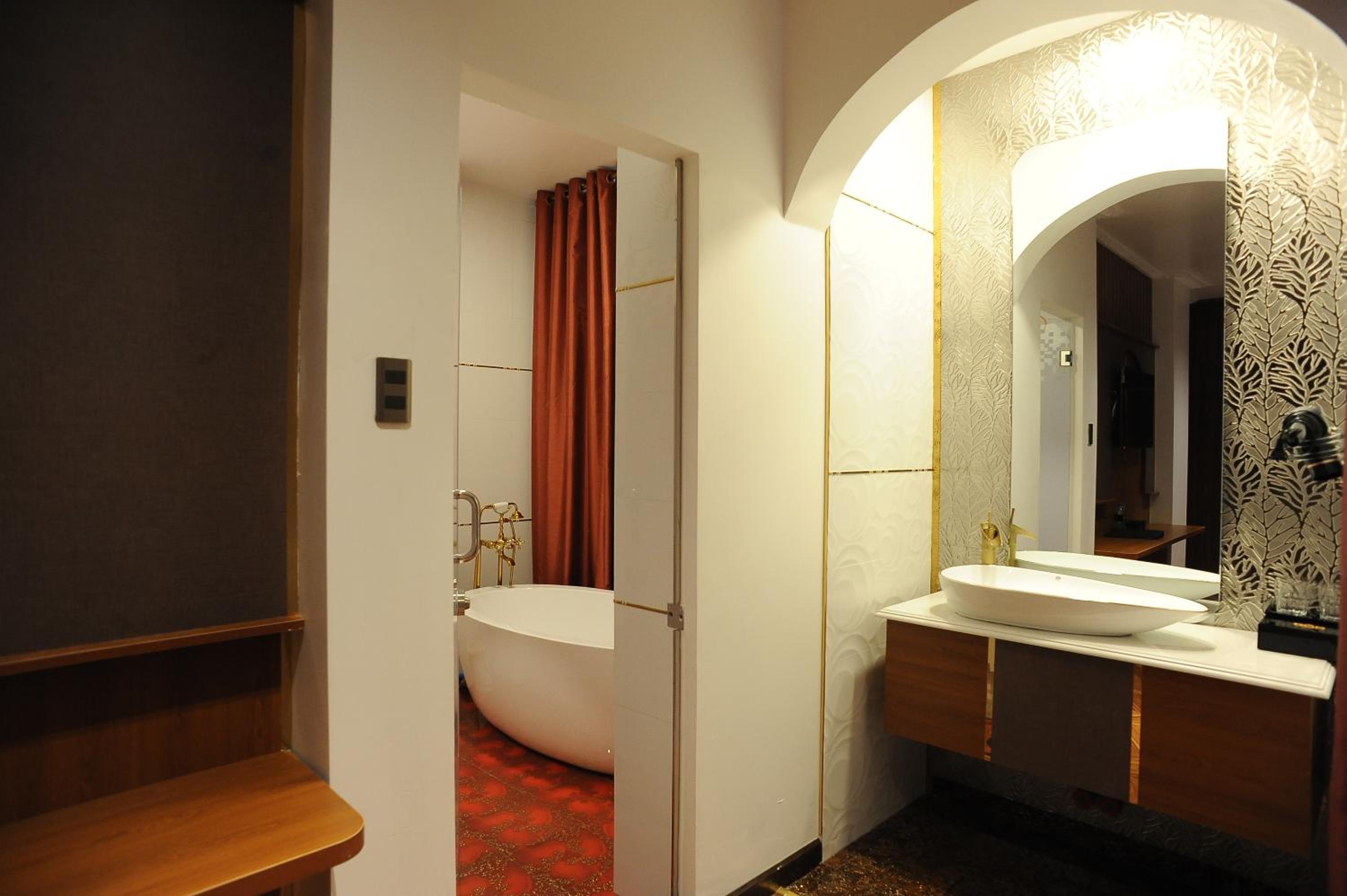 Double Room with Lake View - Photo 8
