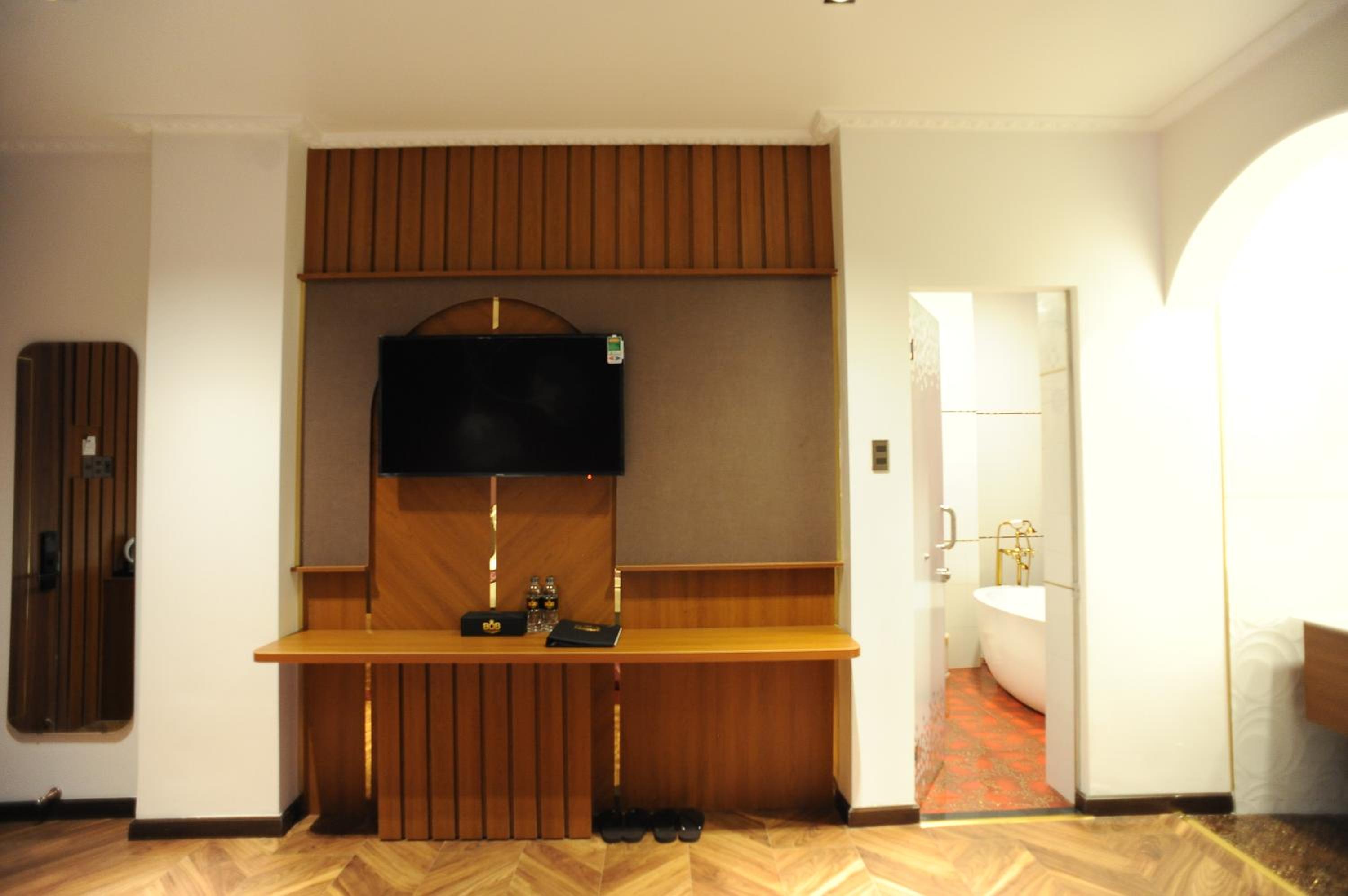 Double Room with Lake View - Photo 6