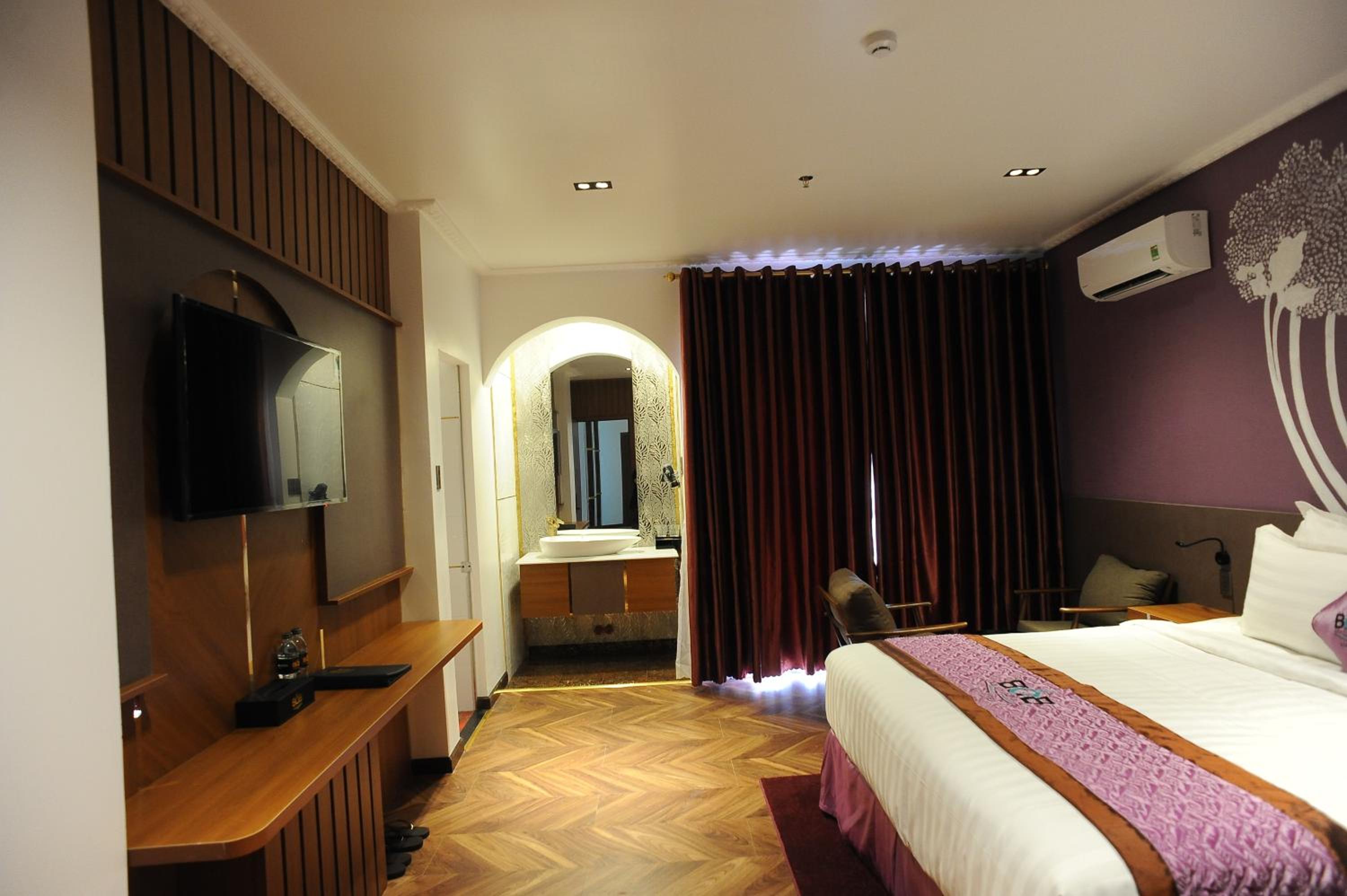 Double Room with Lake View - Photo 4
