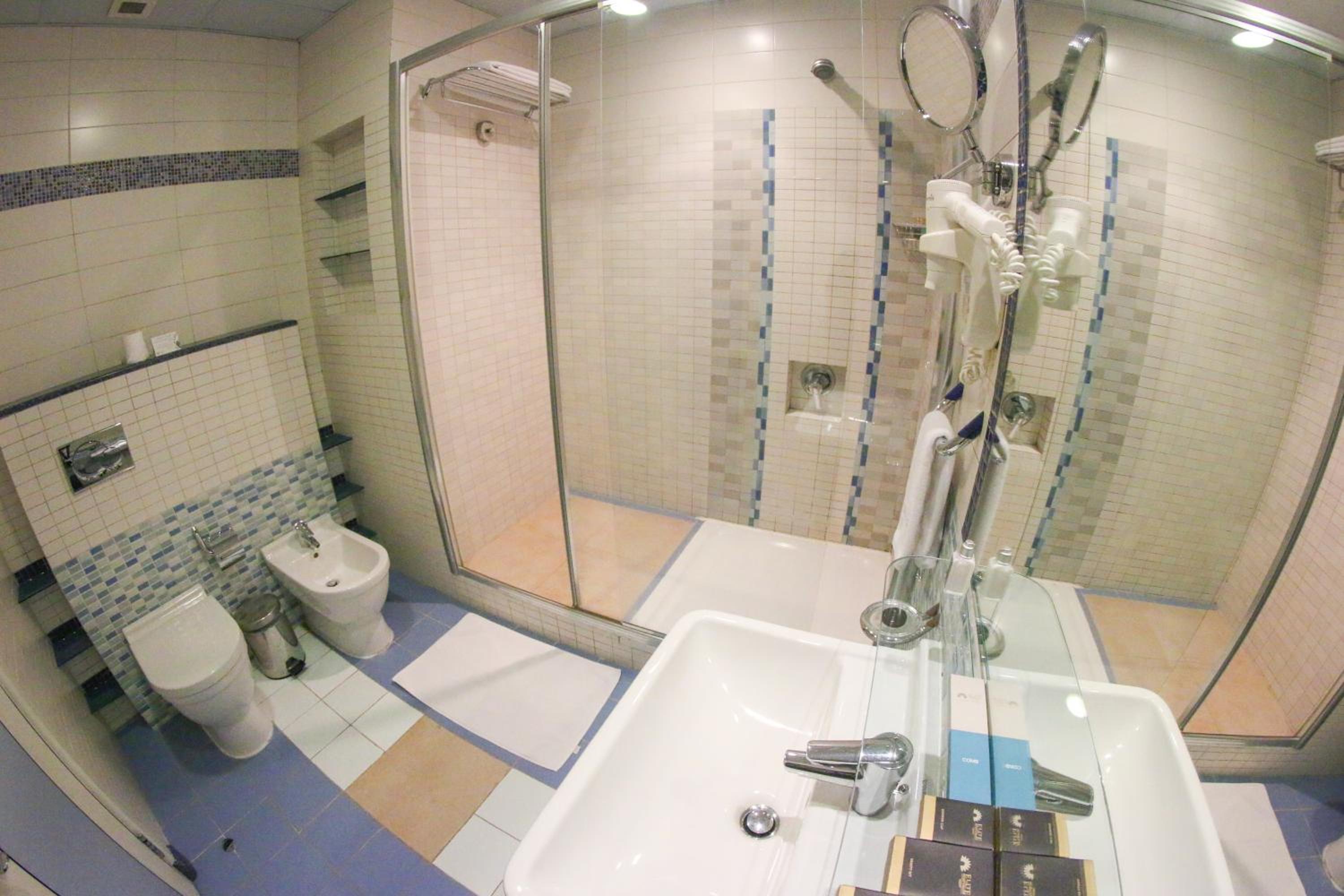 Twin Room with Bathroom photo 2