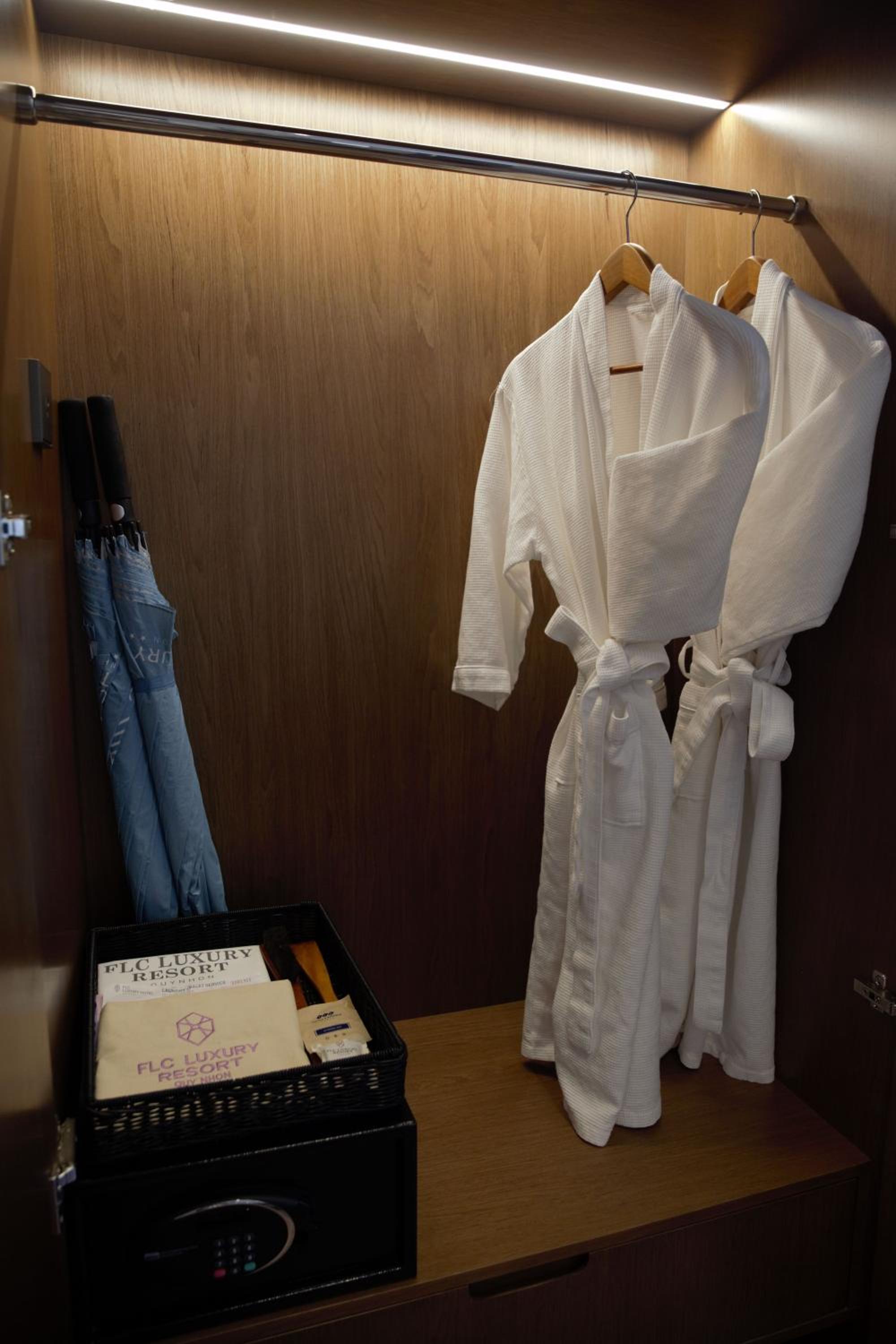 Deluxe Double Room - Photo 8