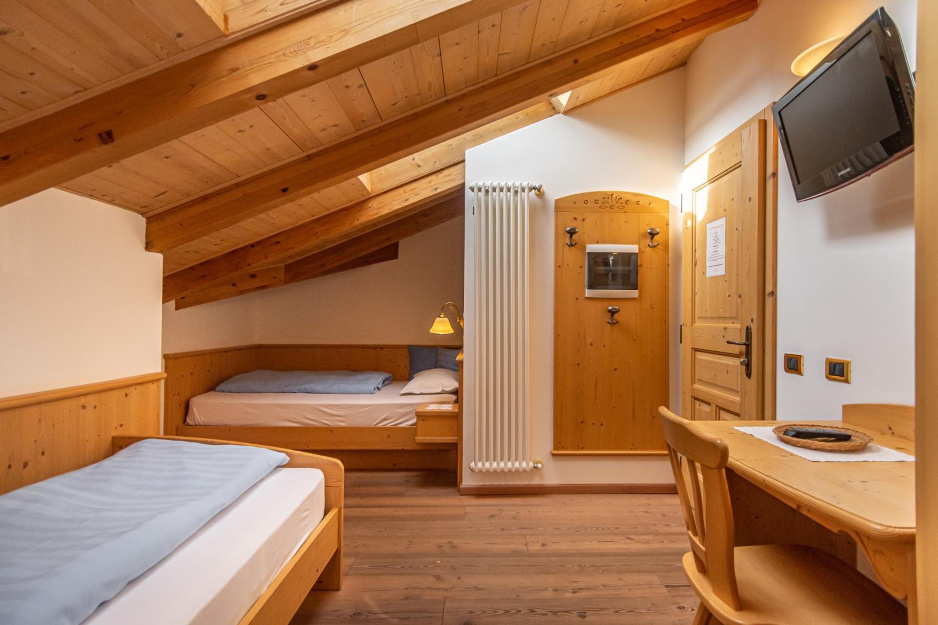 Small Twin Room photo 2