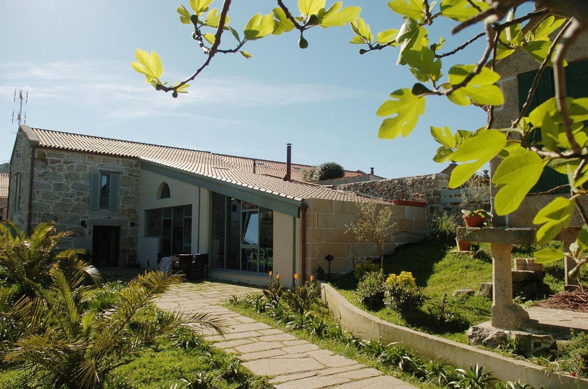 Villa - Photo 2