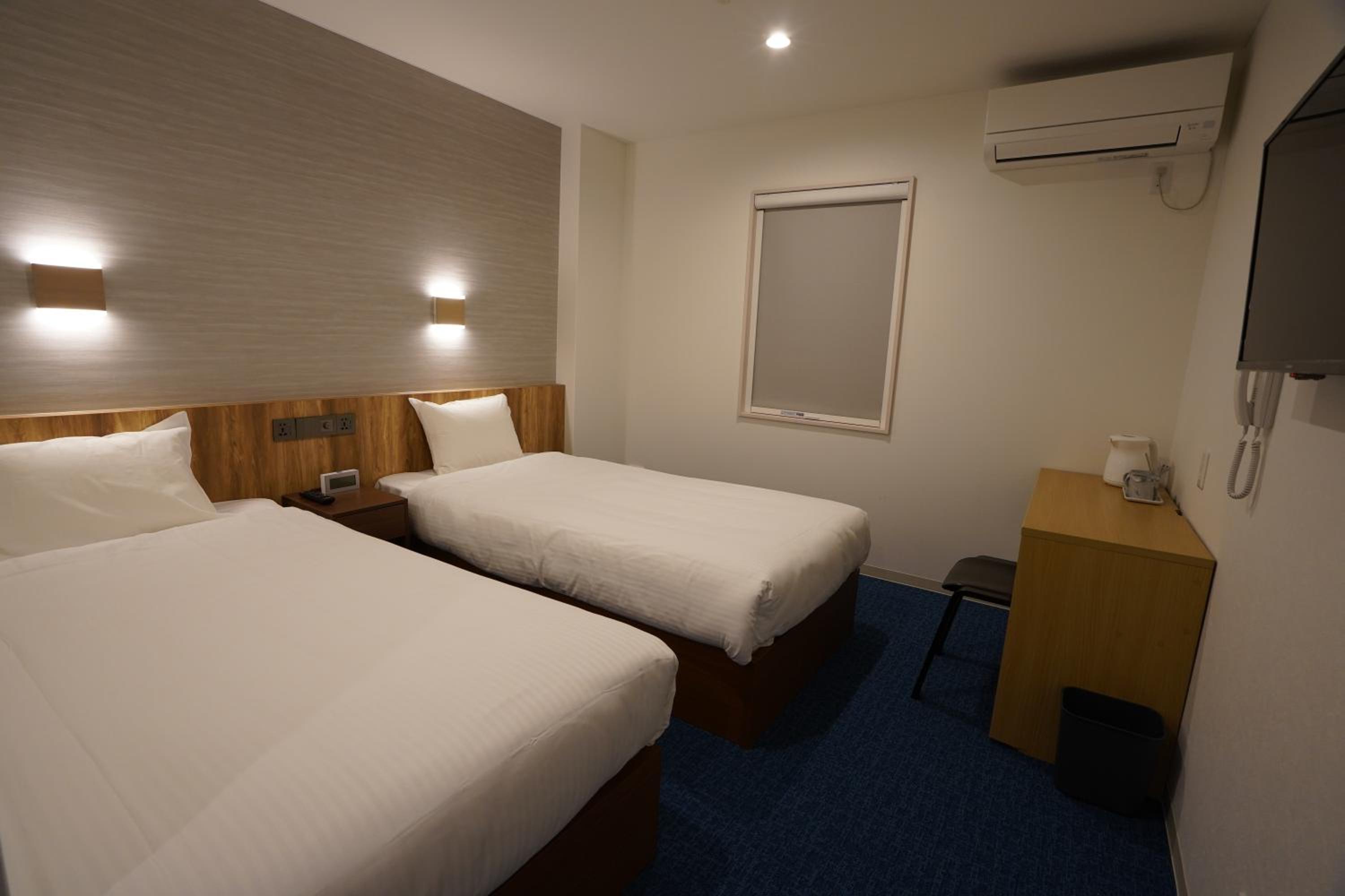 Standard Twin Room - Photo 10