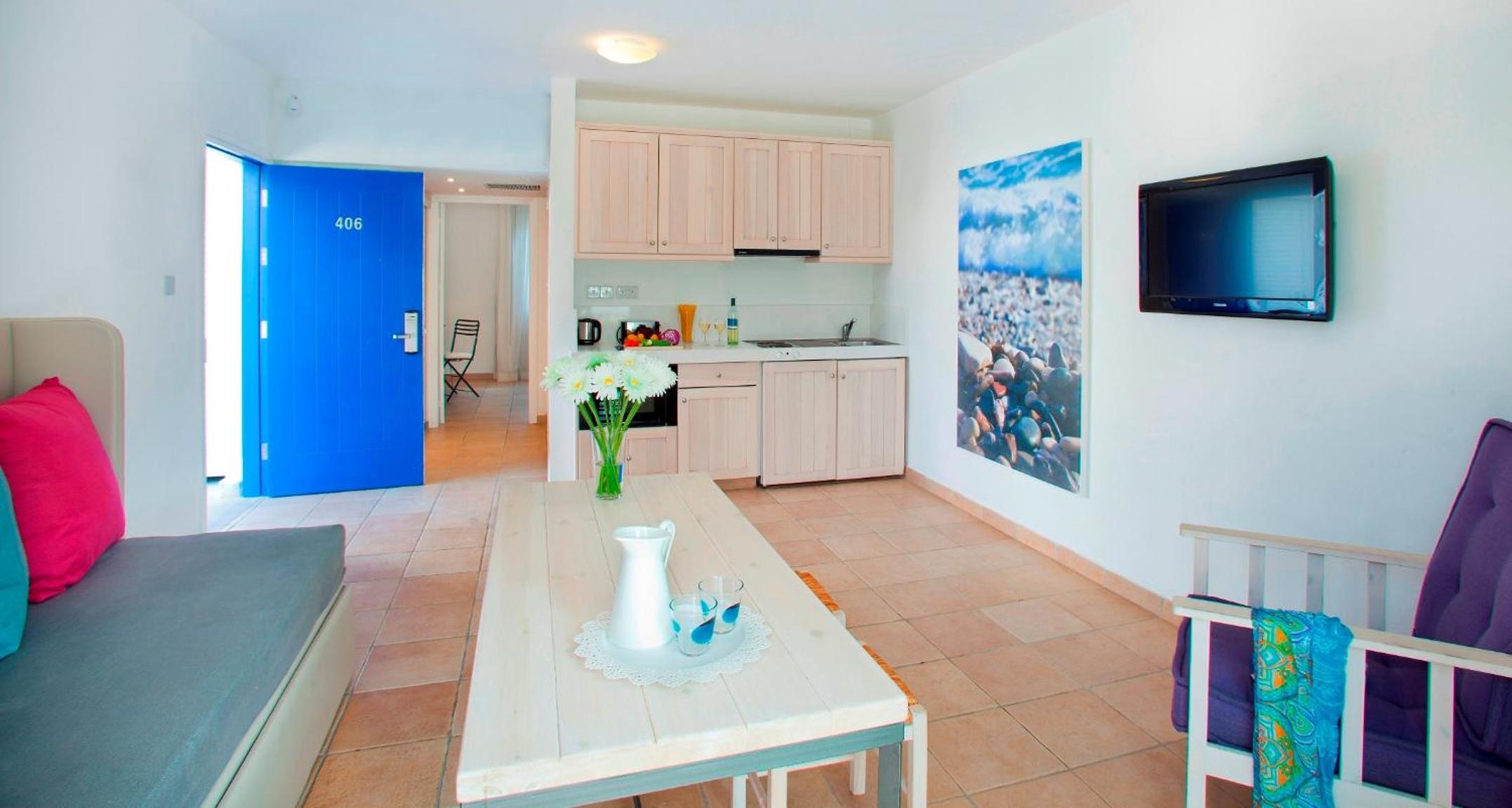 One-Bedroom Apartment - Photo 1