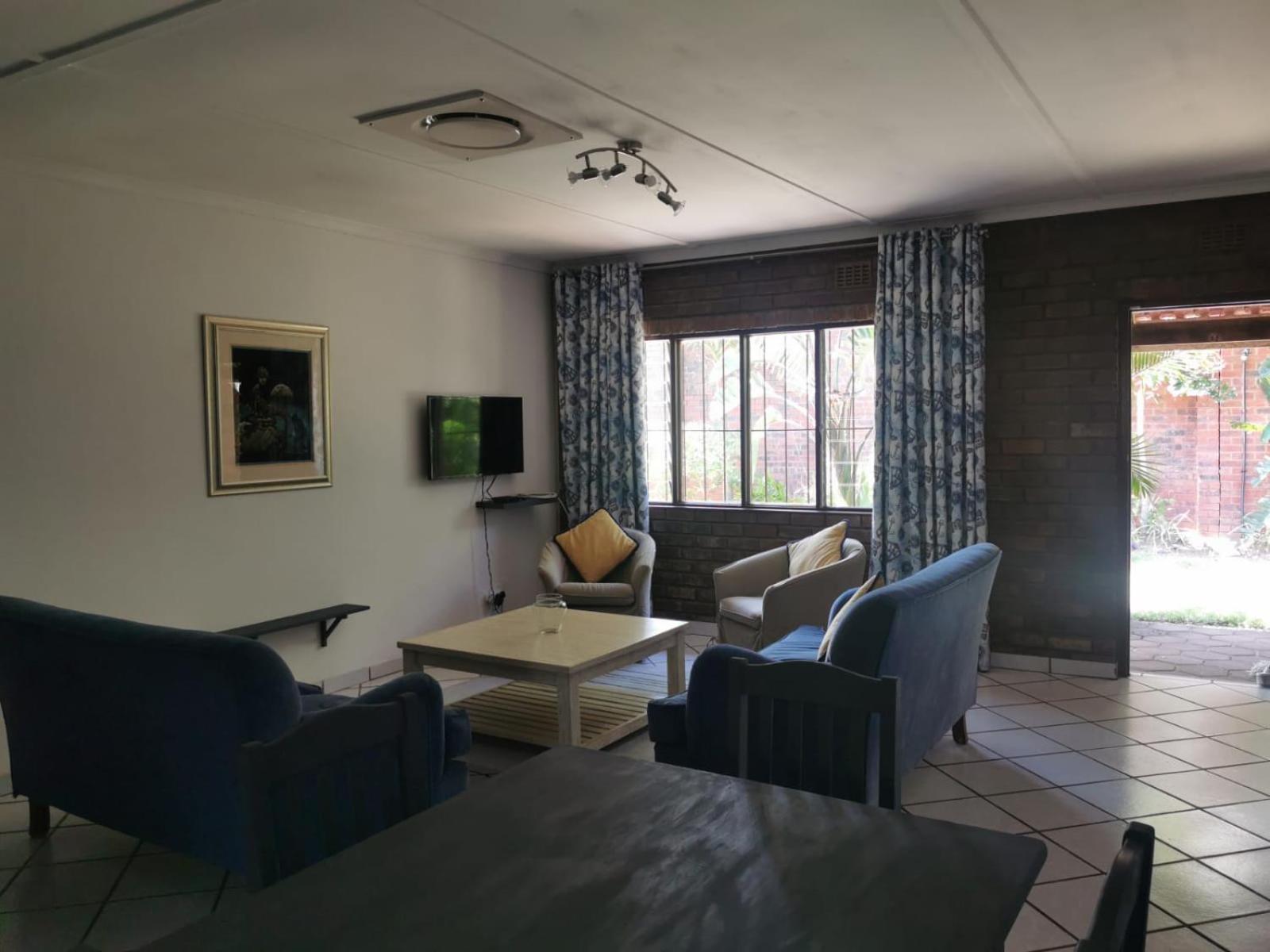 Two-Bedroom Apartment - Photo 11