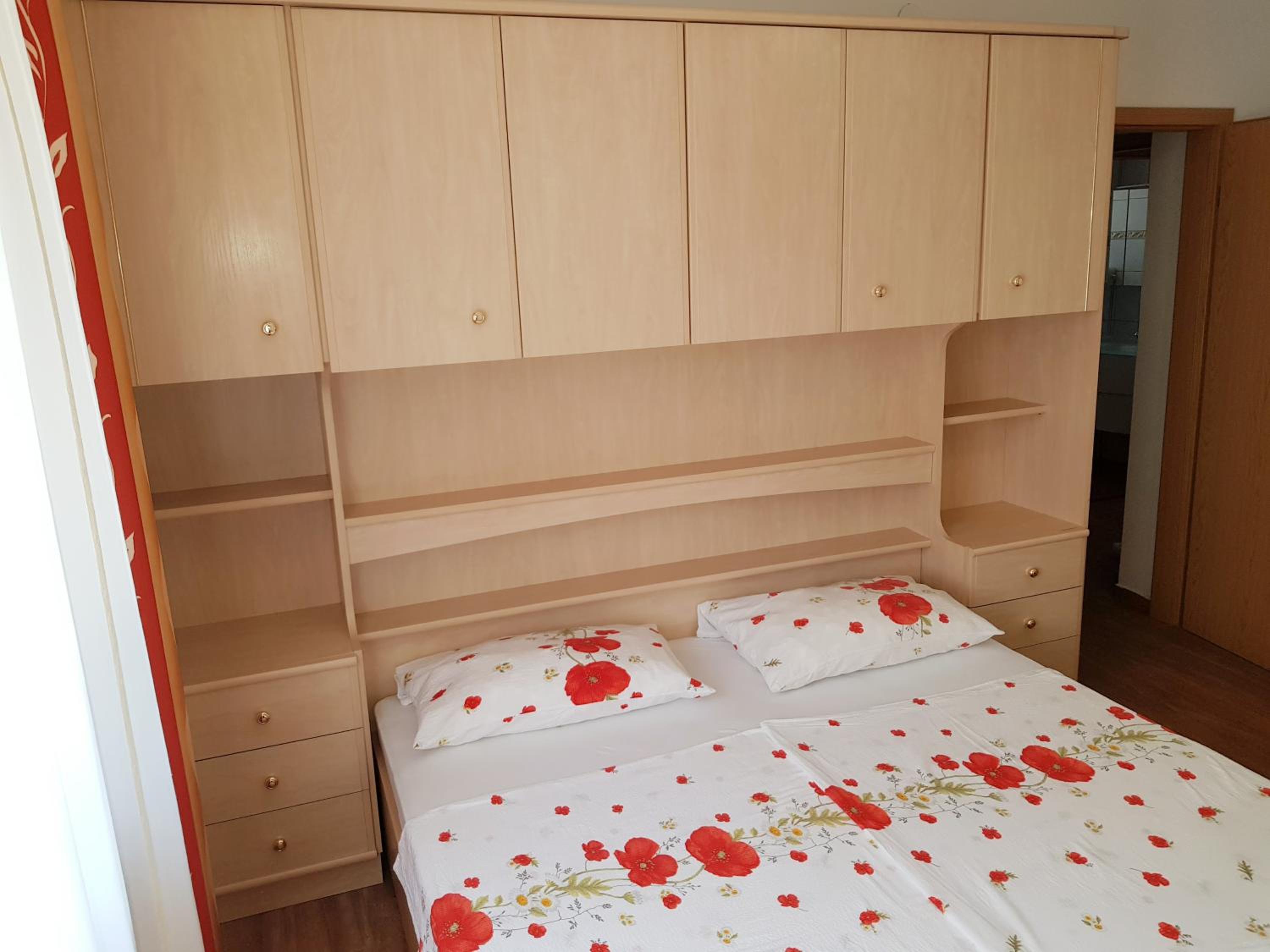 Apartment 5 photo 2