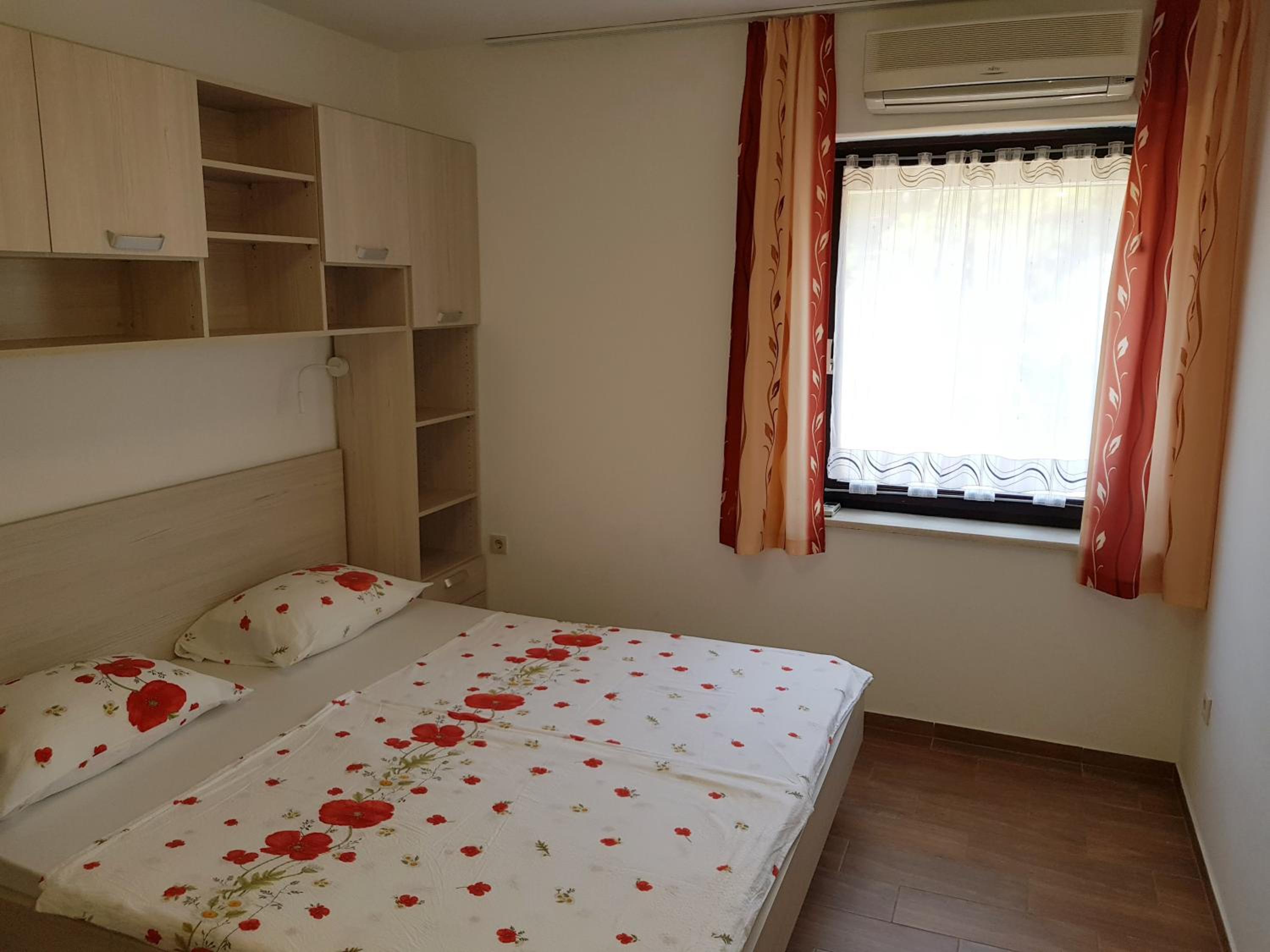 Apartment 3 - Photo 1