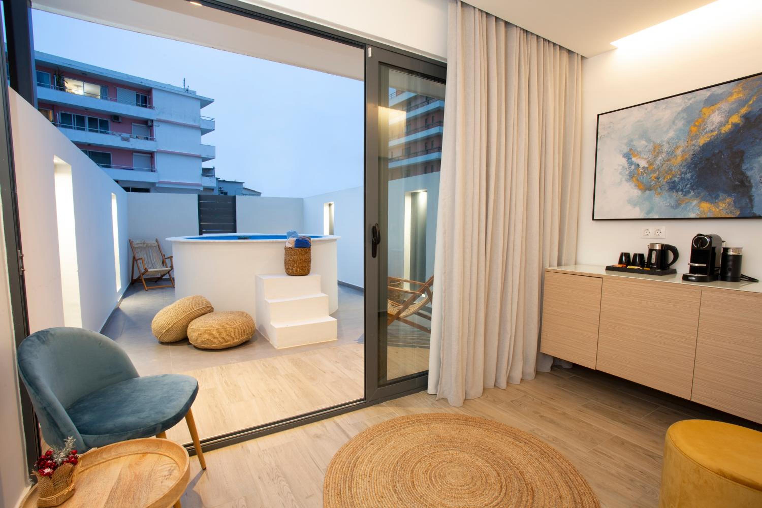 Junior Suite with 1 Kingsize bed, single Sofa bed and terrace with private pool  - Photo 2