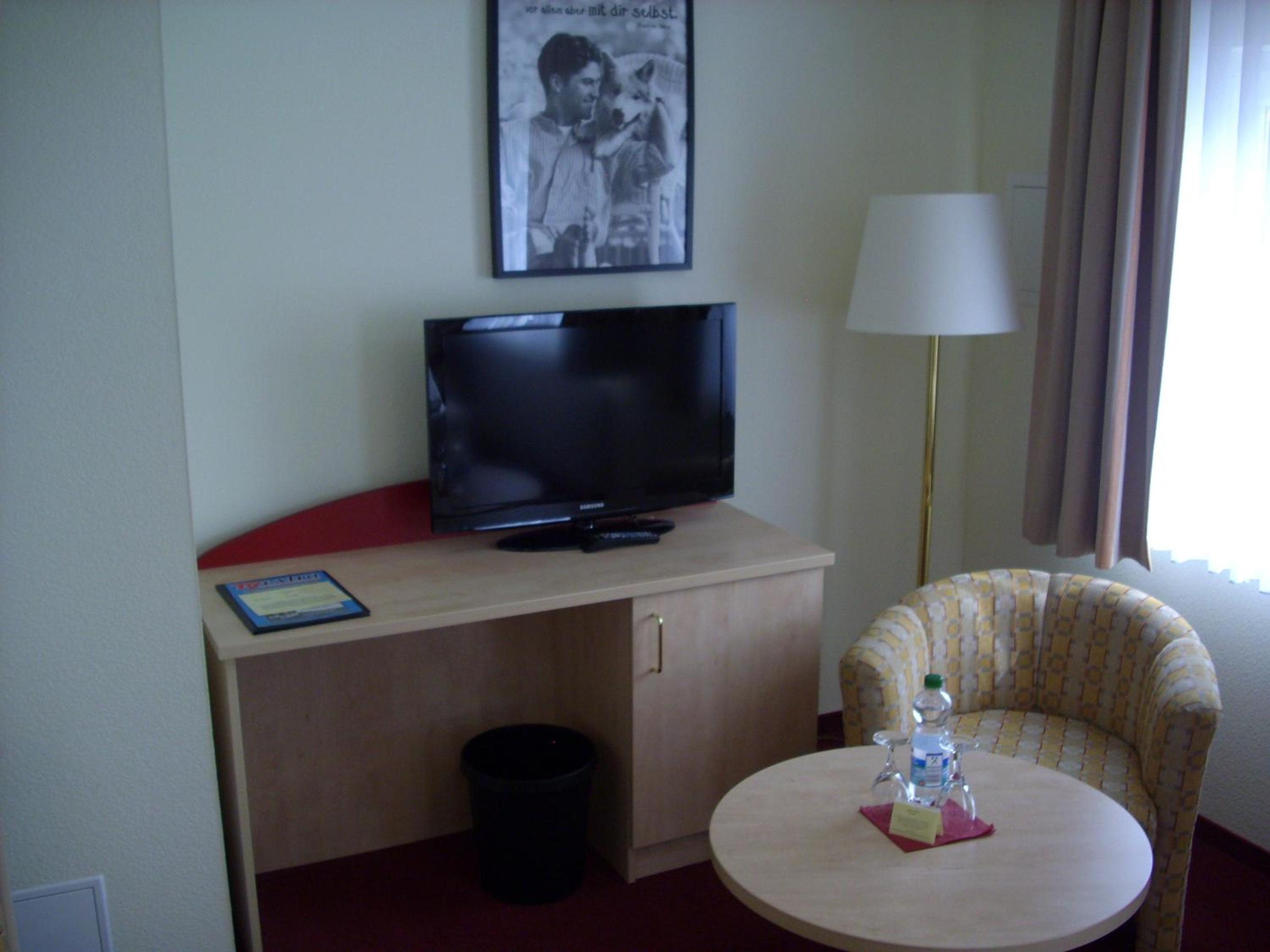 Single Room facing inland photo 2