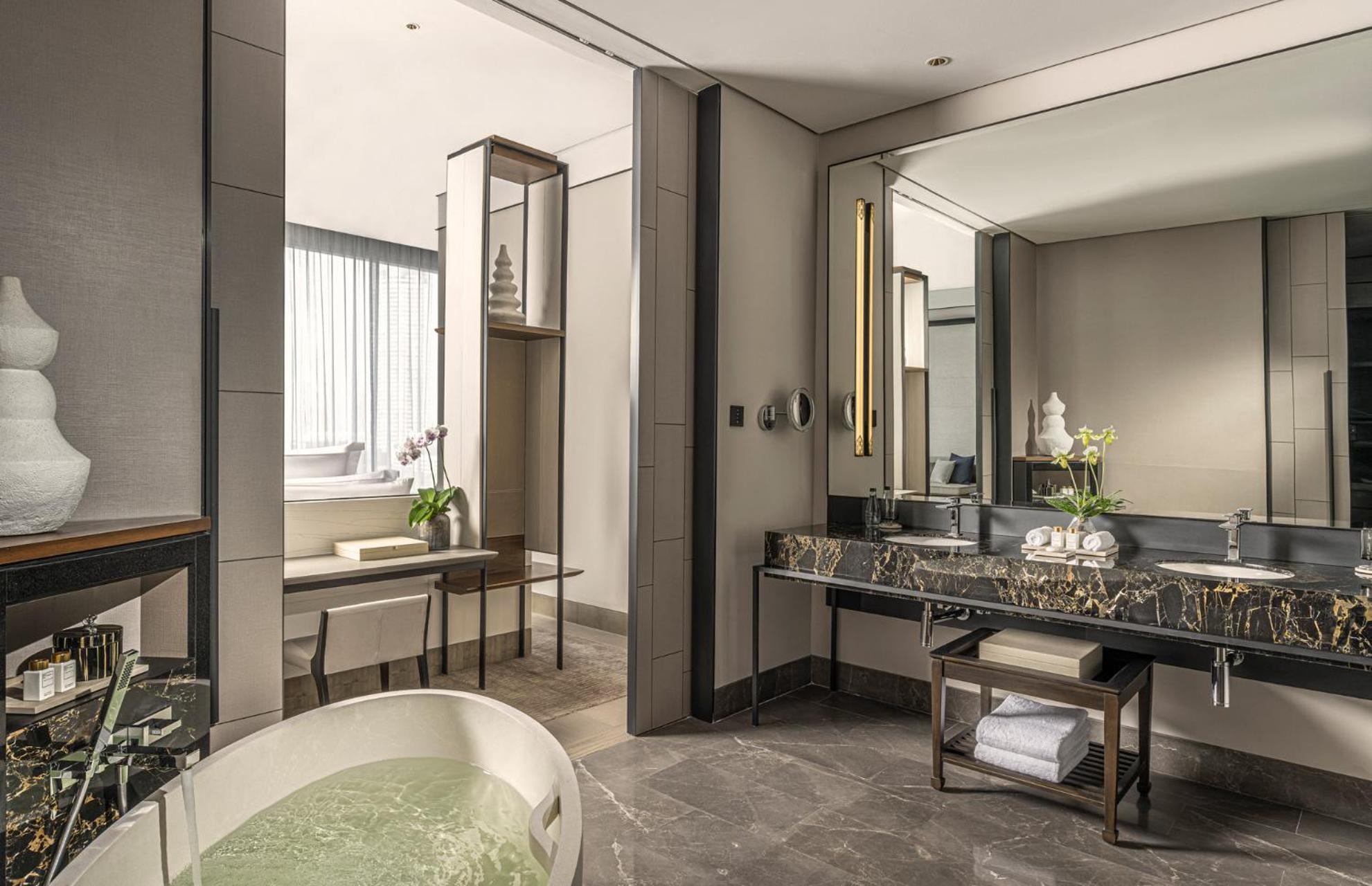 Riverside Terrace One Bedroom Suite King
