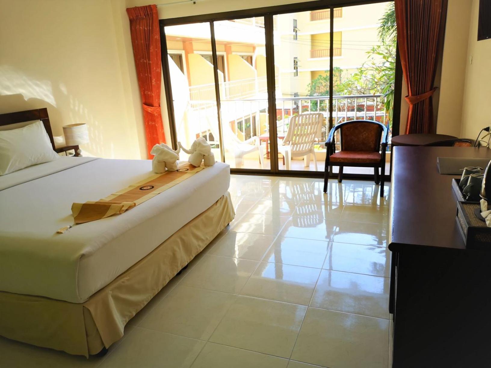 Standard Double Room with Balcony - Photo 2