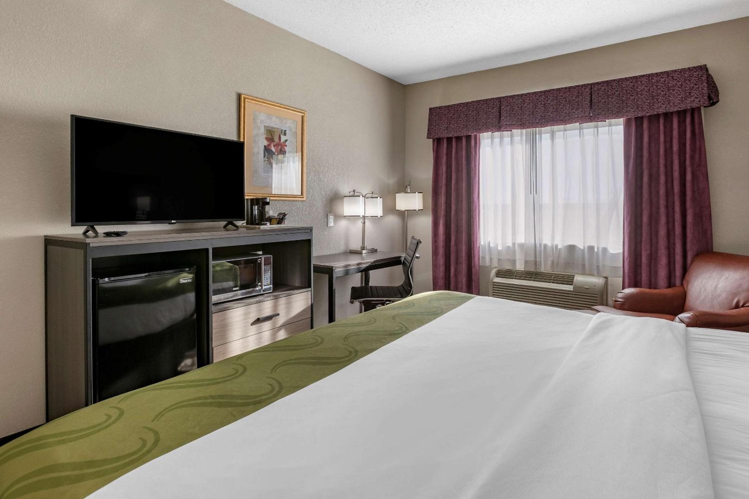 King Room - Non-Smoking - Photo 1