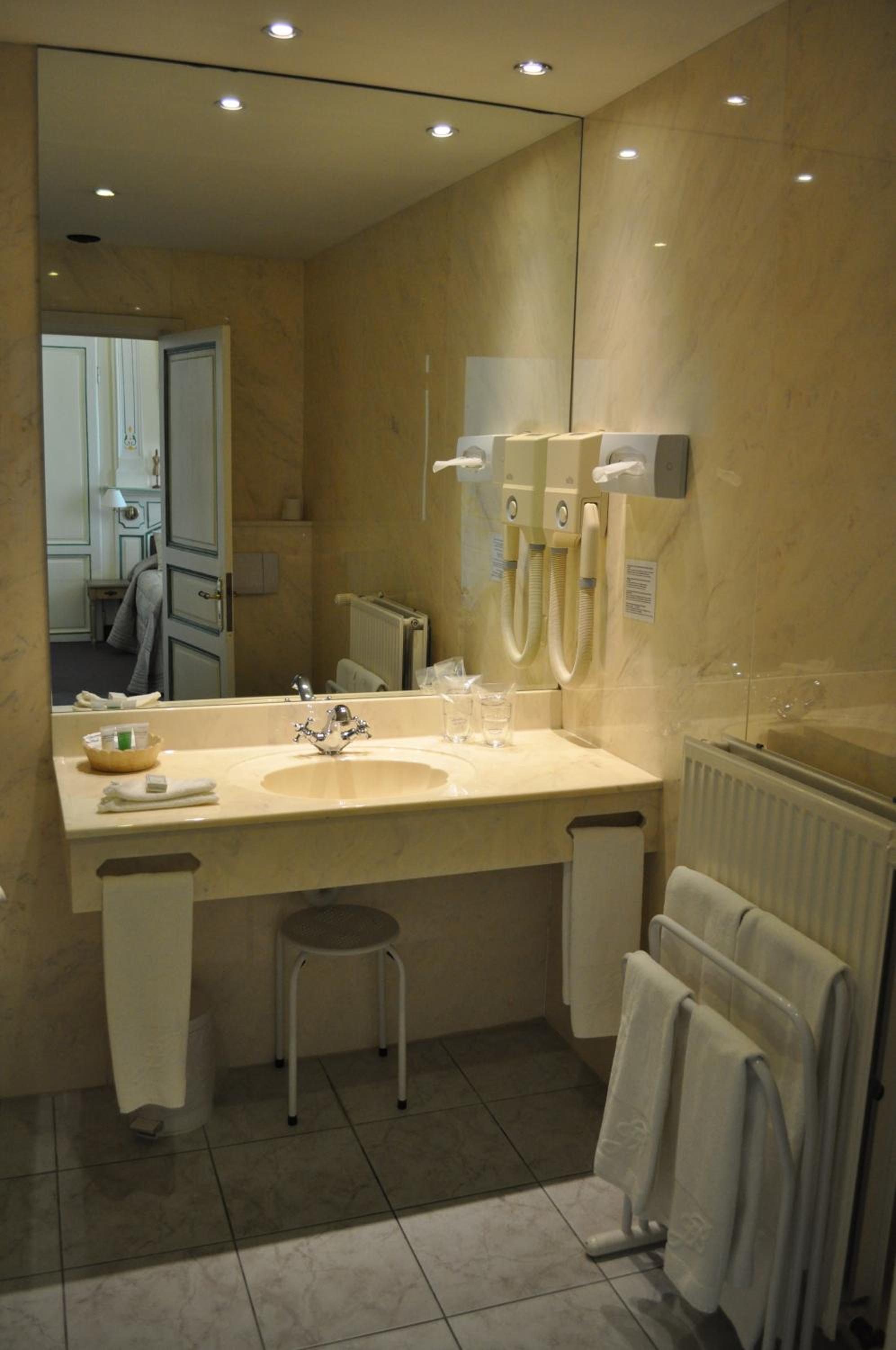 Deluxe Double Room - Photo 7