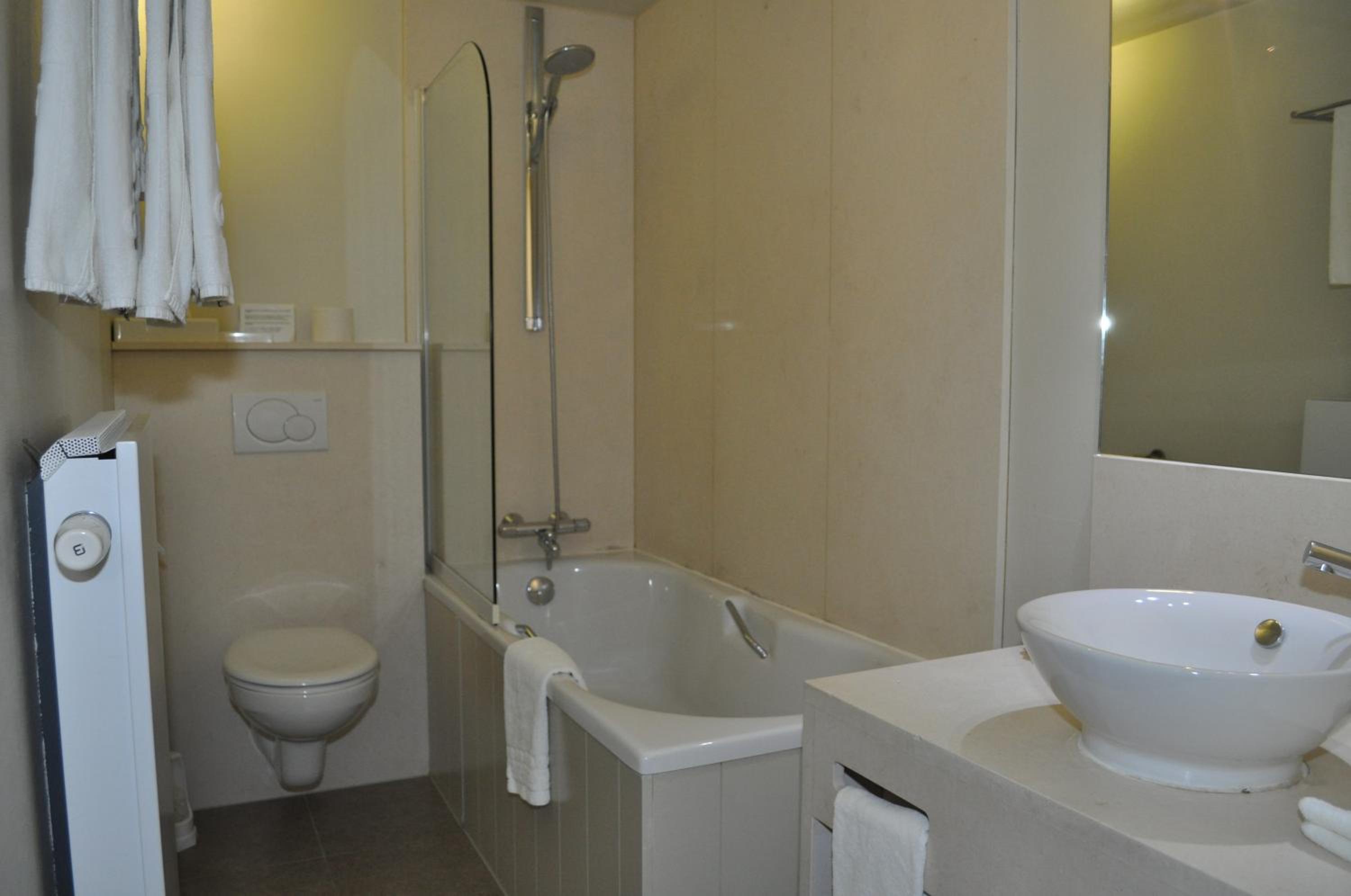 Standard Double Room - Photo 14