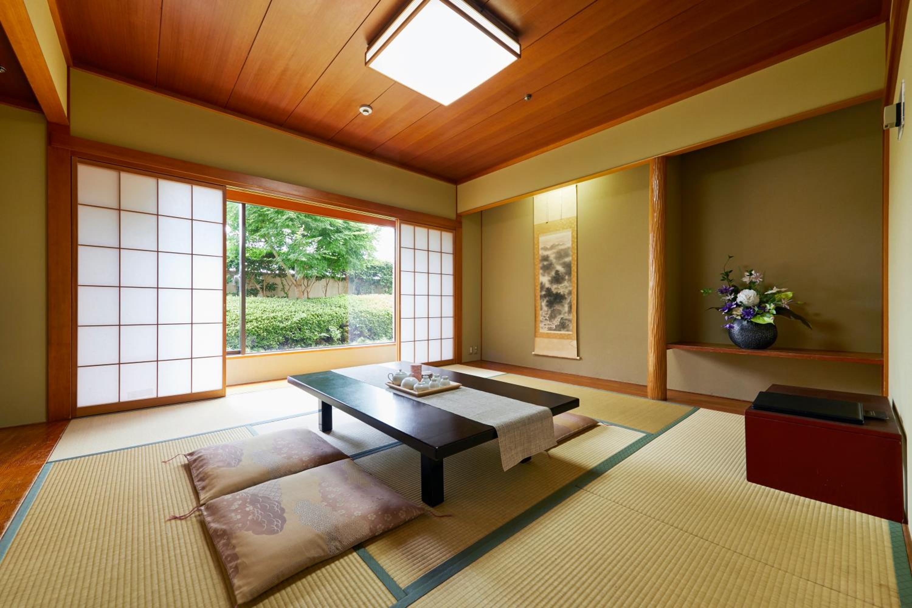 Japanese Room (8 tatami mats) - Non-Smoking