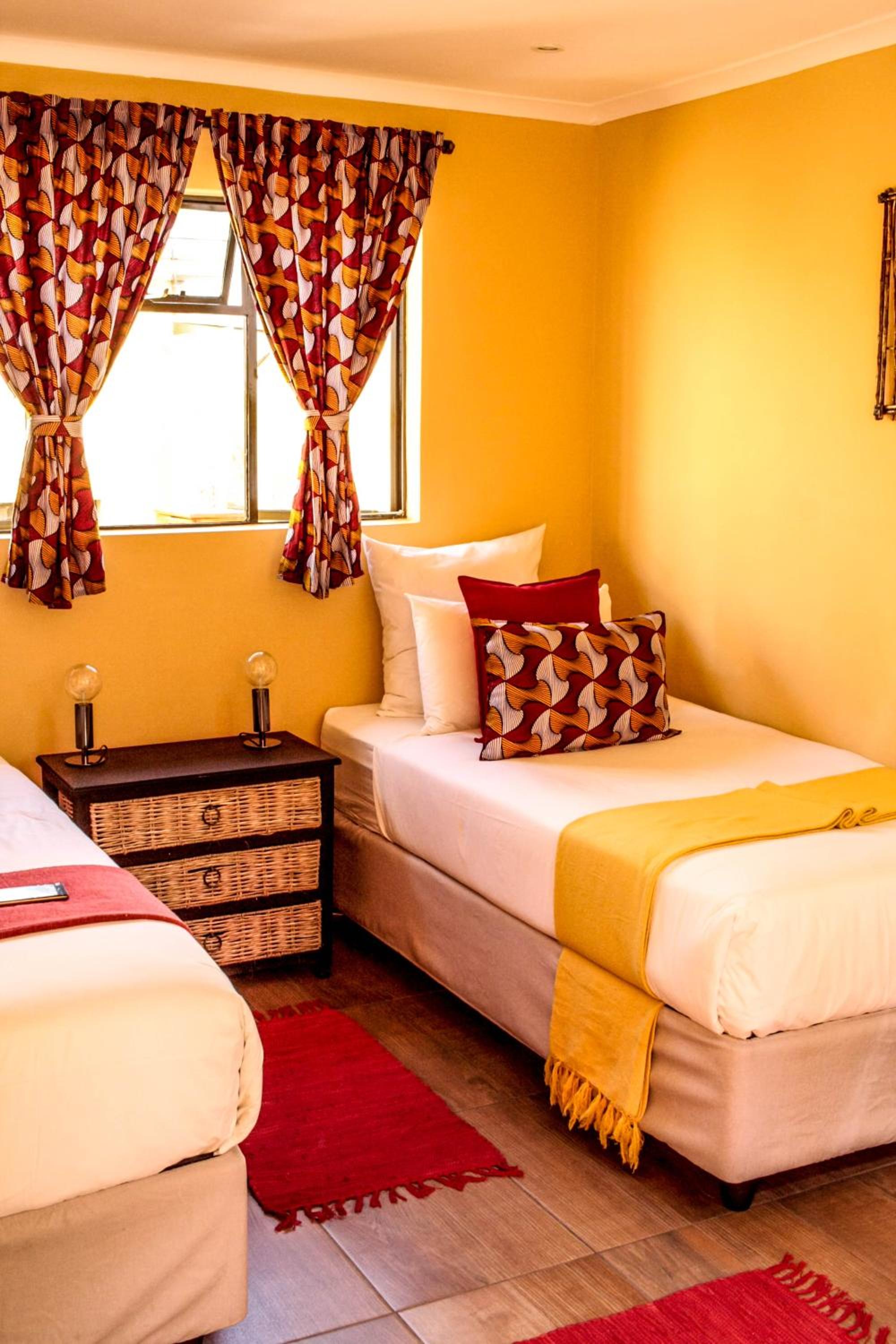 Standard Twin Room - Photo 2
