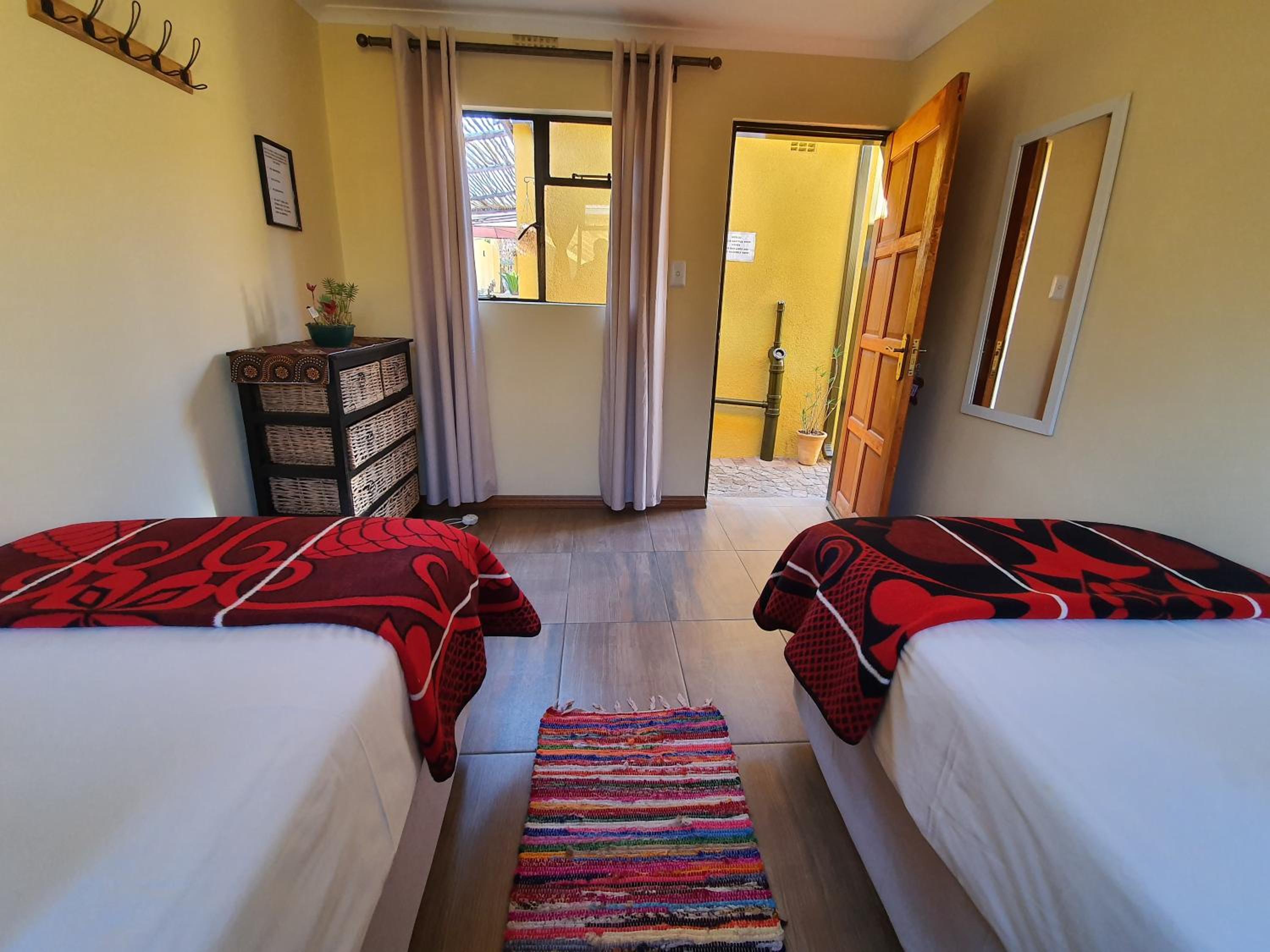 Standard Twin Room - Photo 1