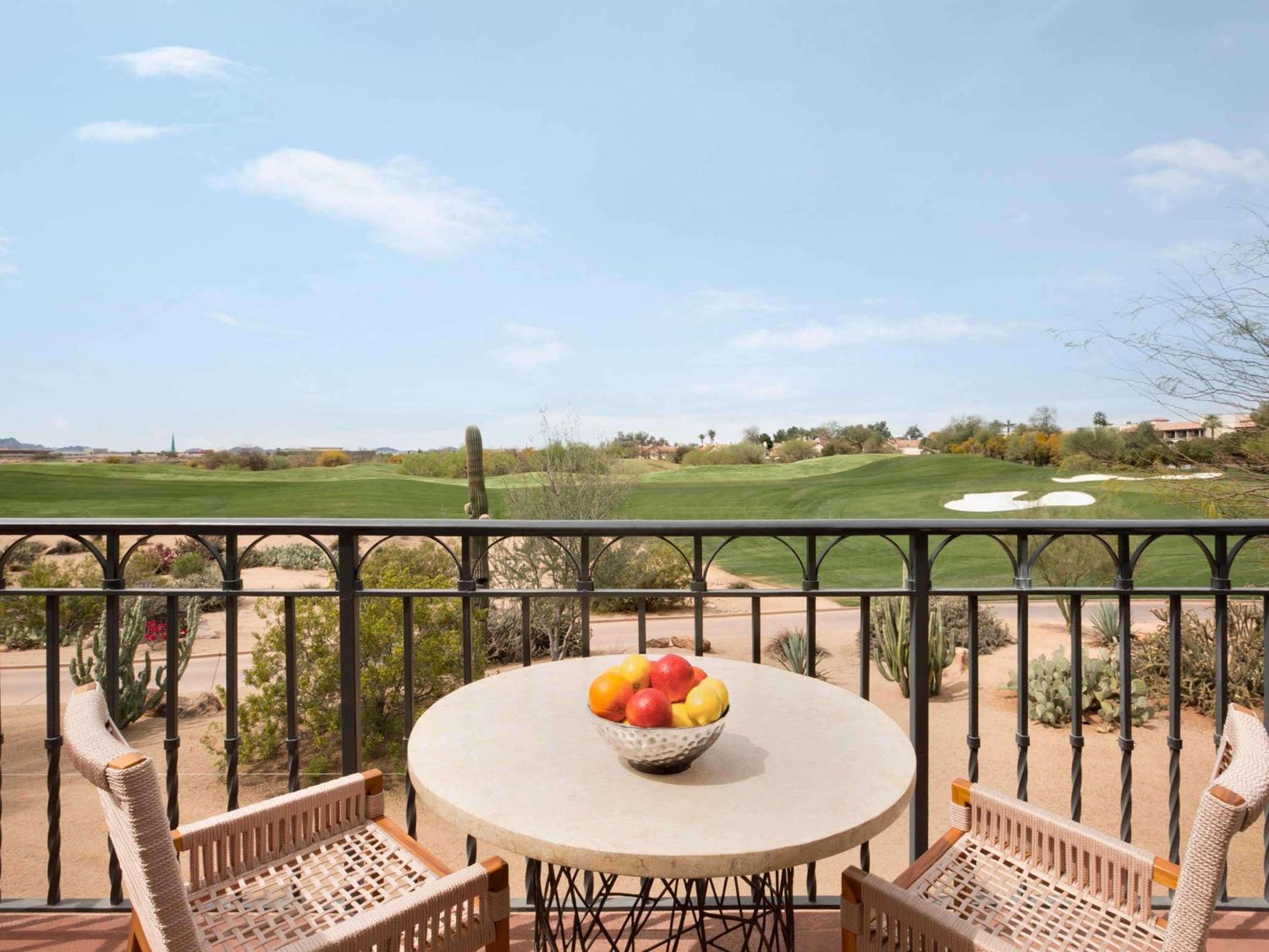 Fairmont Gold Jr Suite Golf View 1 King- 600sf 56sm Lounge With Breakfast, Patio Or Balcony