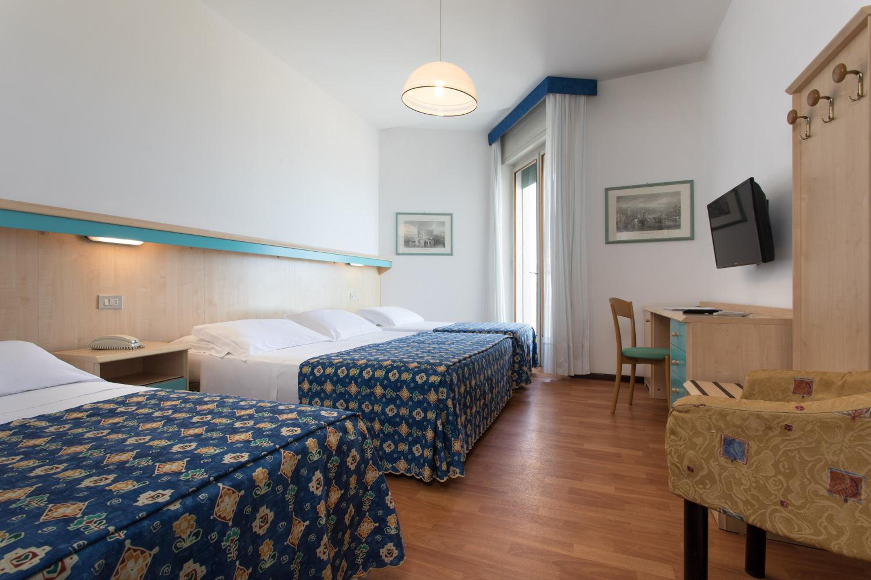 Quadruple Room with Balcony and Side Sea View