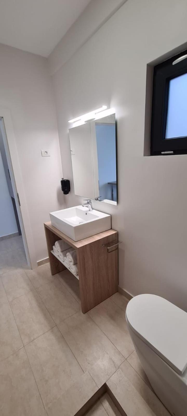 Standard Double Room - Photo 3