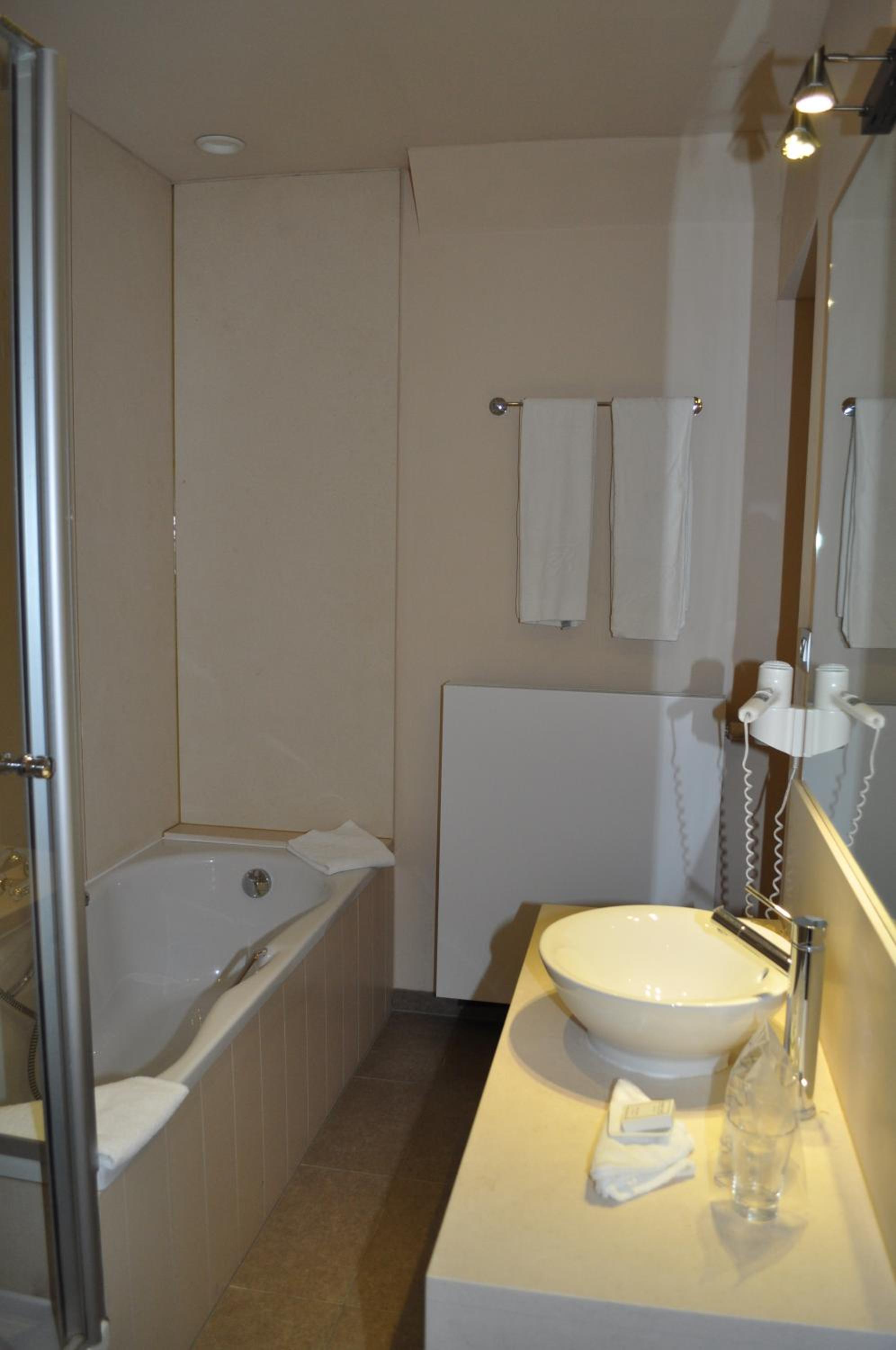 Junior Suite (2 Adults) - Photo 8