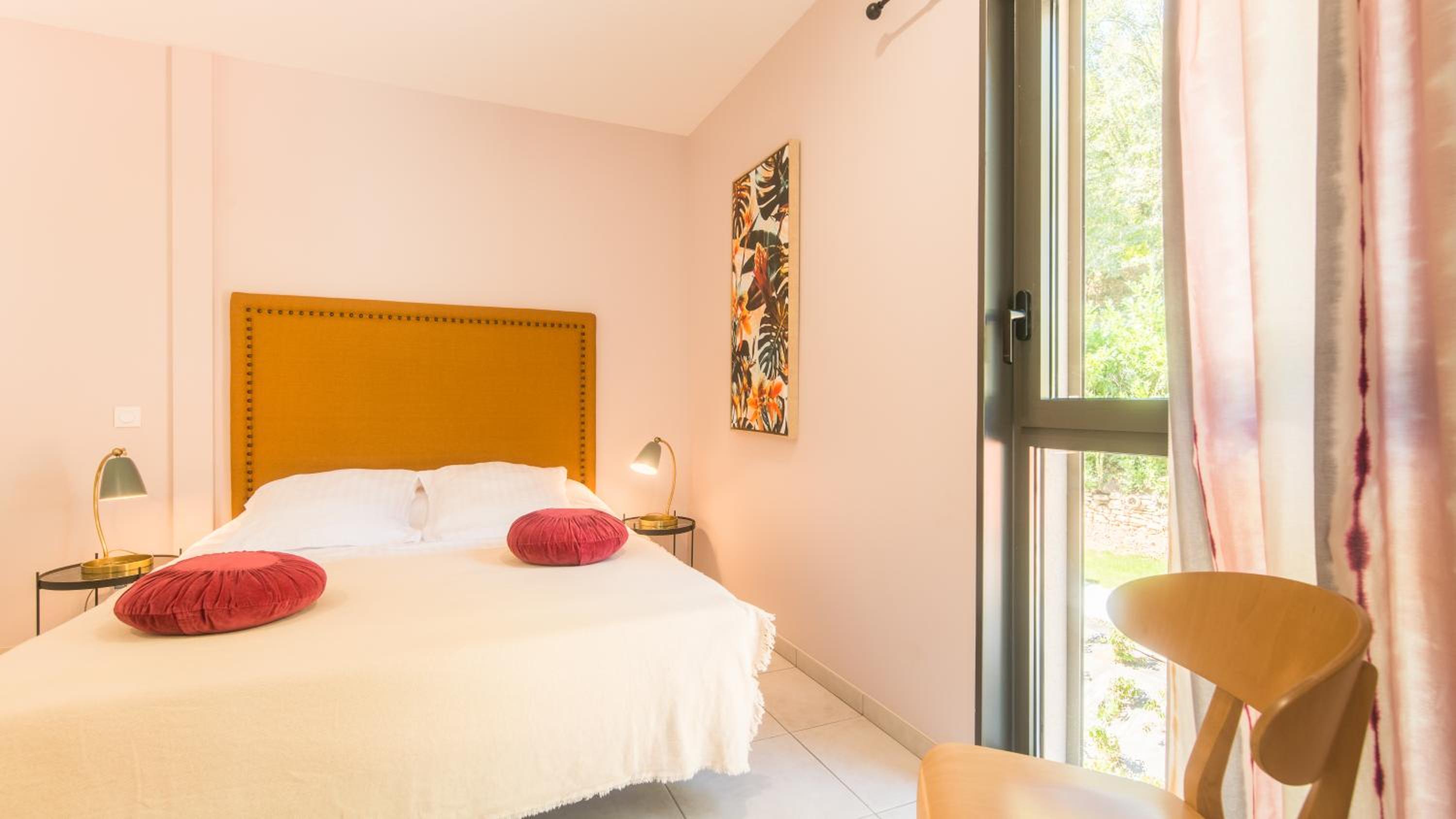 Apartment with Balcony photo 2