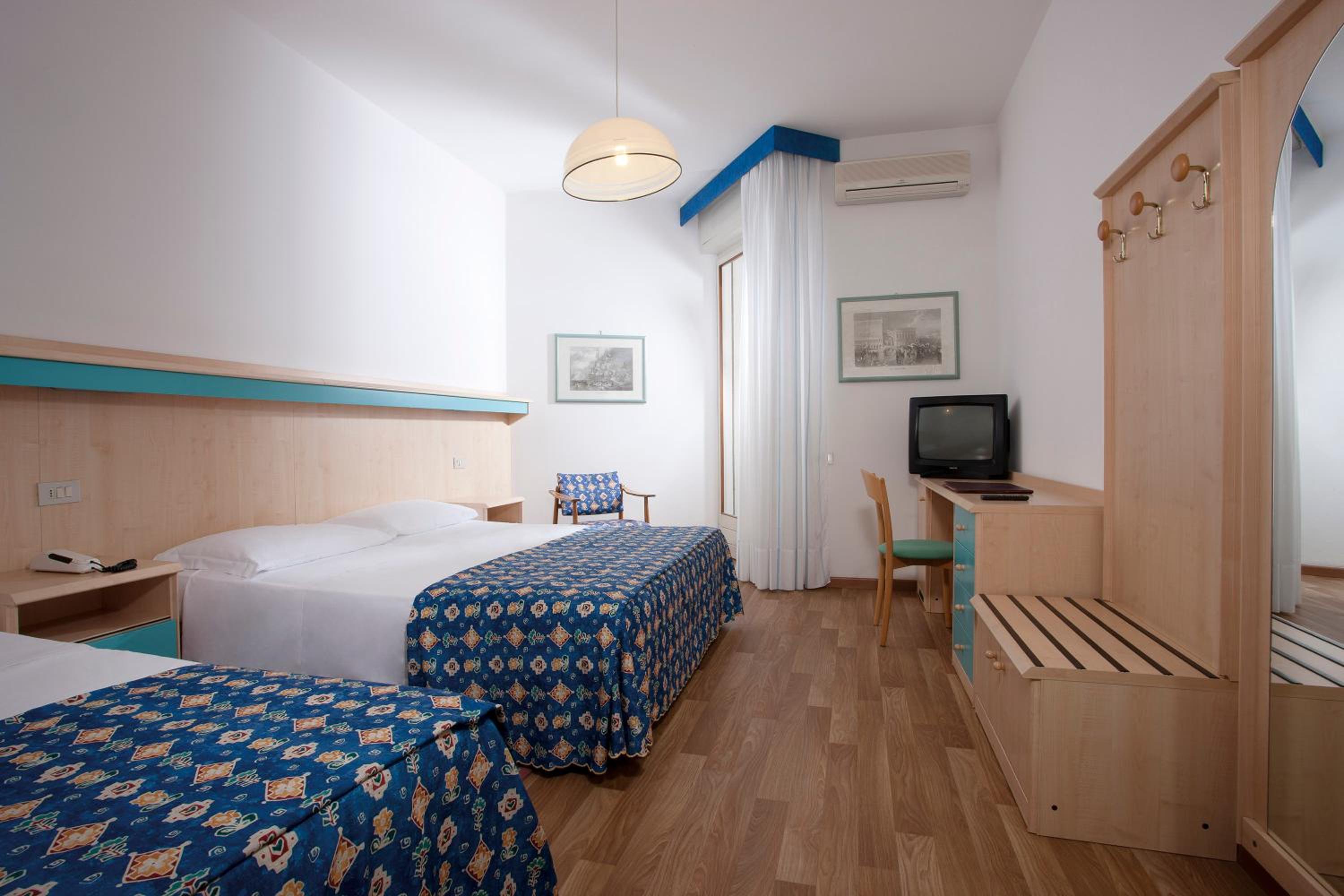 Triple Room with balcony and side Sea View photo 1