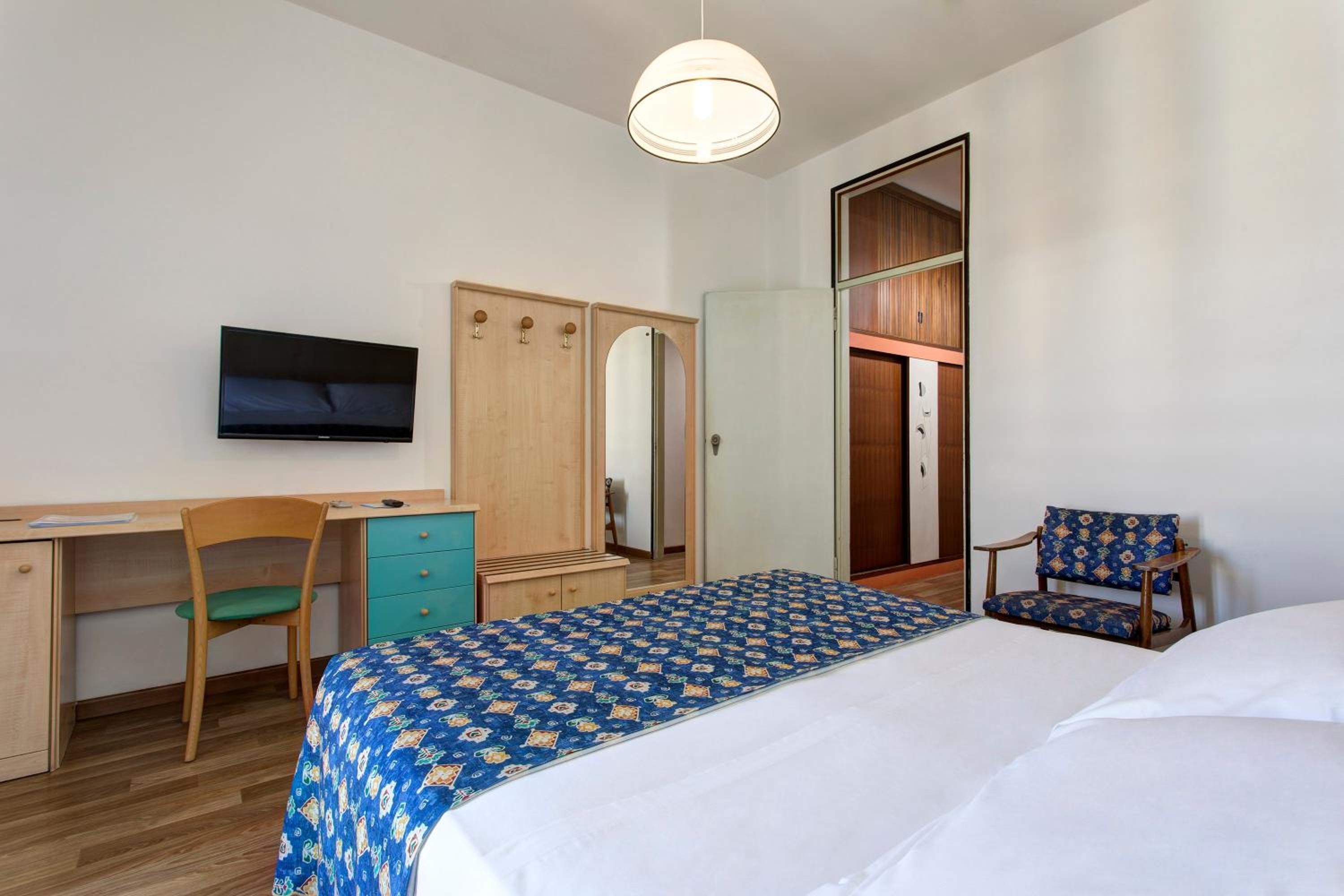 Double Room with Balcony and Side Sea View photo 2