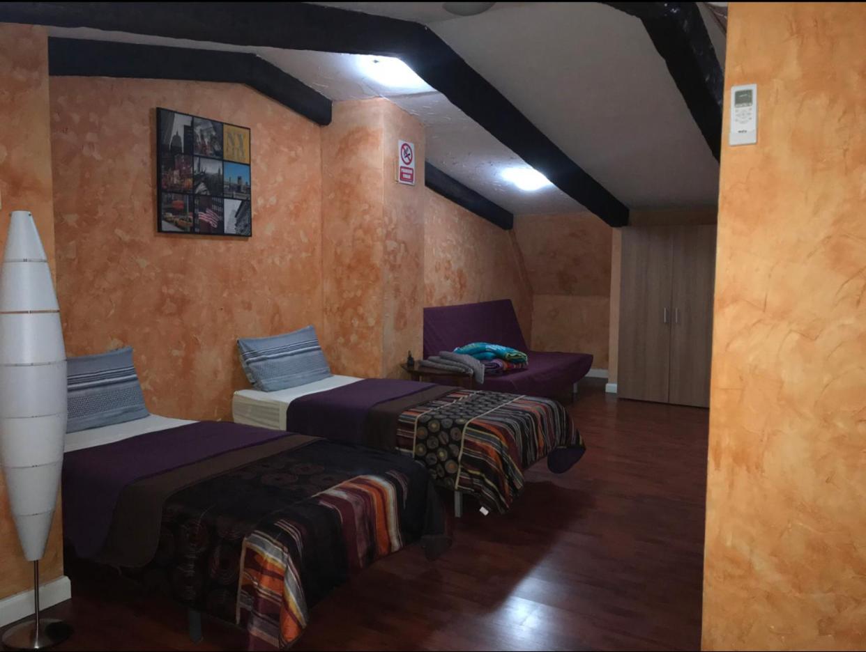 Family Room with Private Bathroom - Photo 3