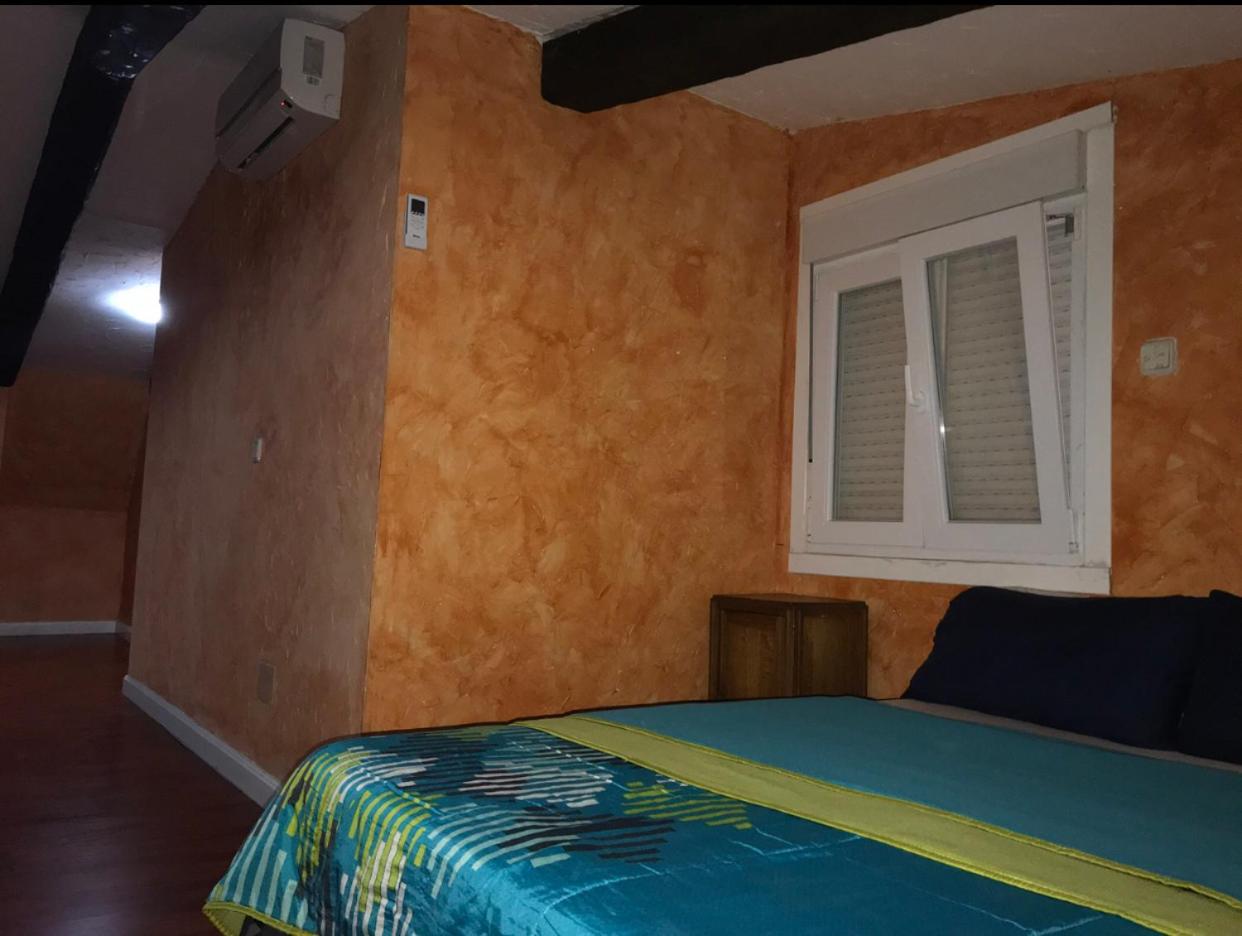 Family Room with Private Bathroom - Photo 4