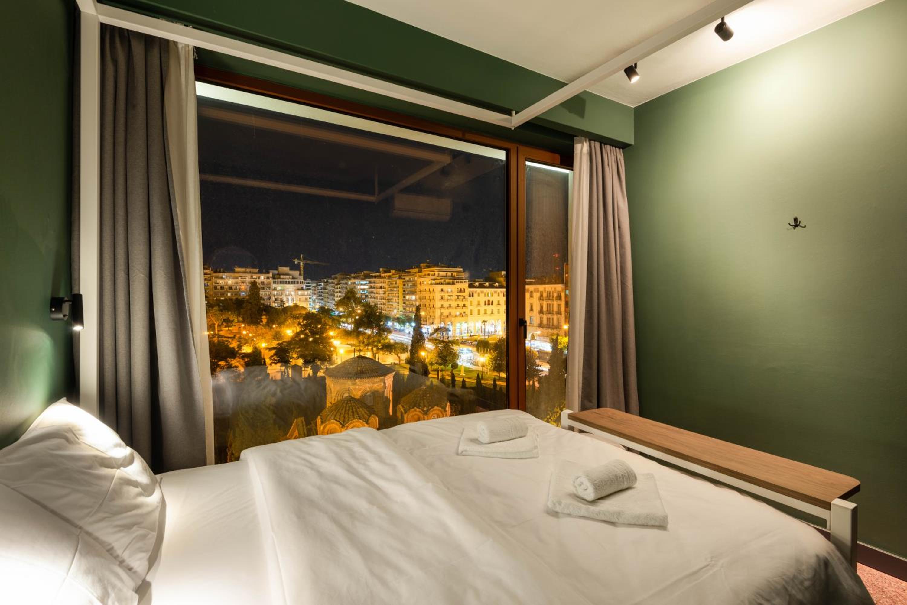 Double Room with City View - Photo 5
