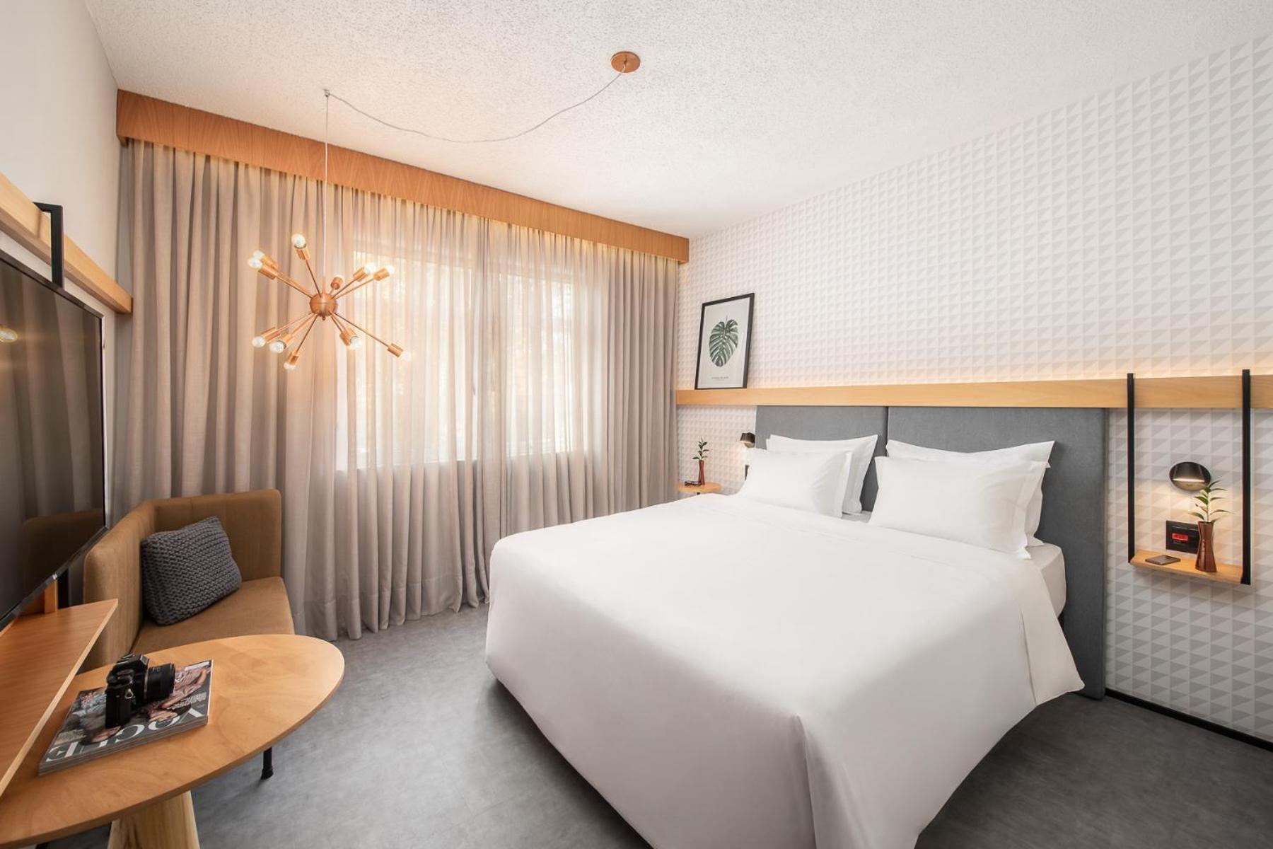 Premium Double - 1 King Bed - Photo 2