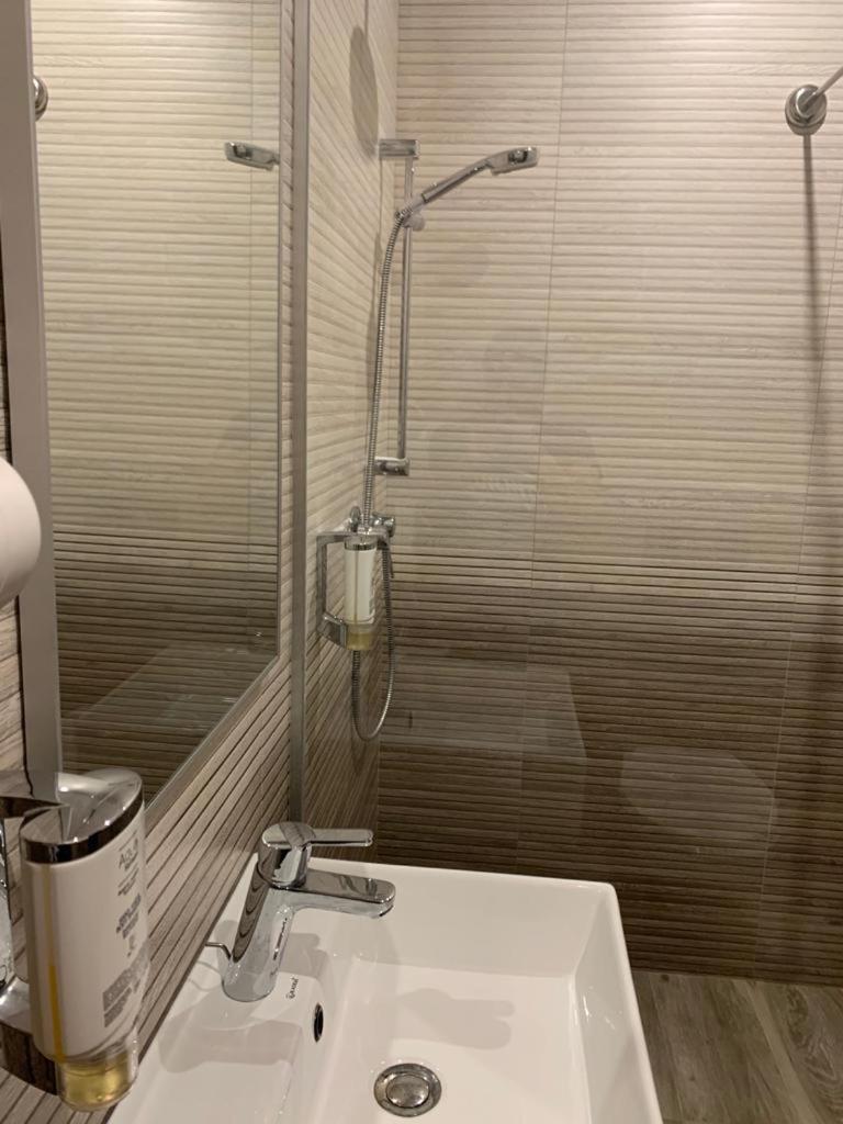 Deluxe Double Room with Balcony photo 3