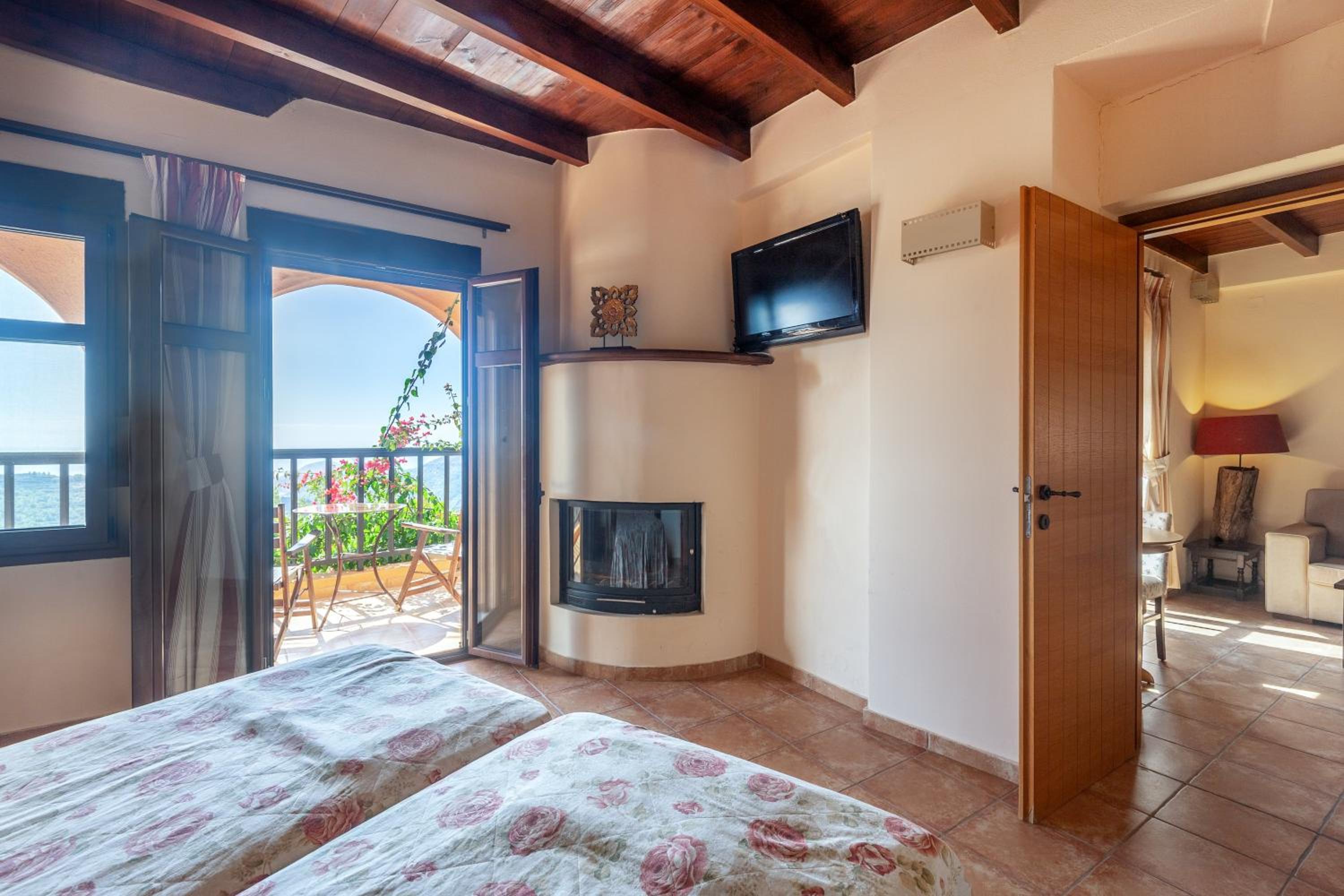 Deluxe Jacuzzi Apartment with Sea View